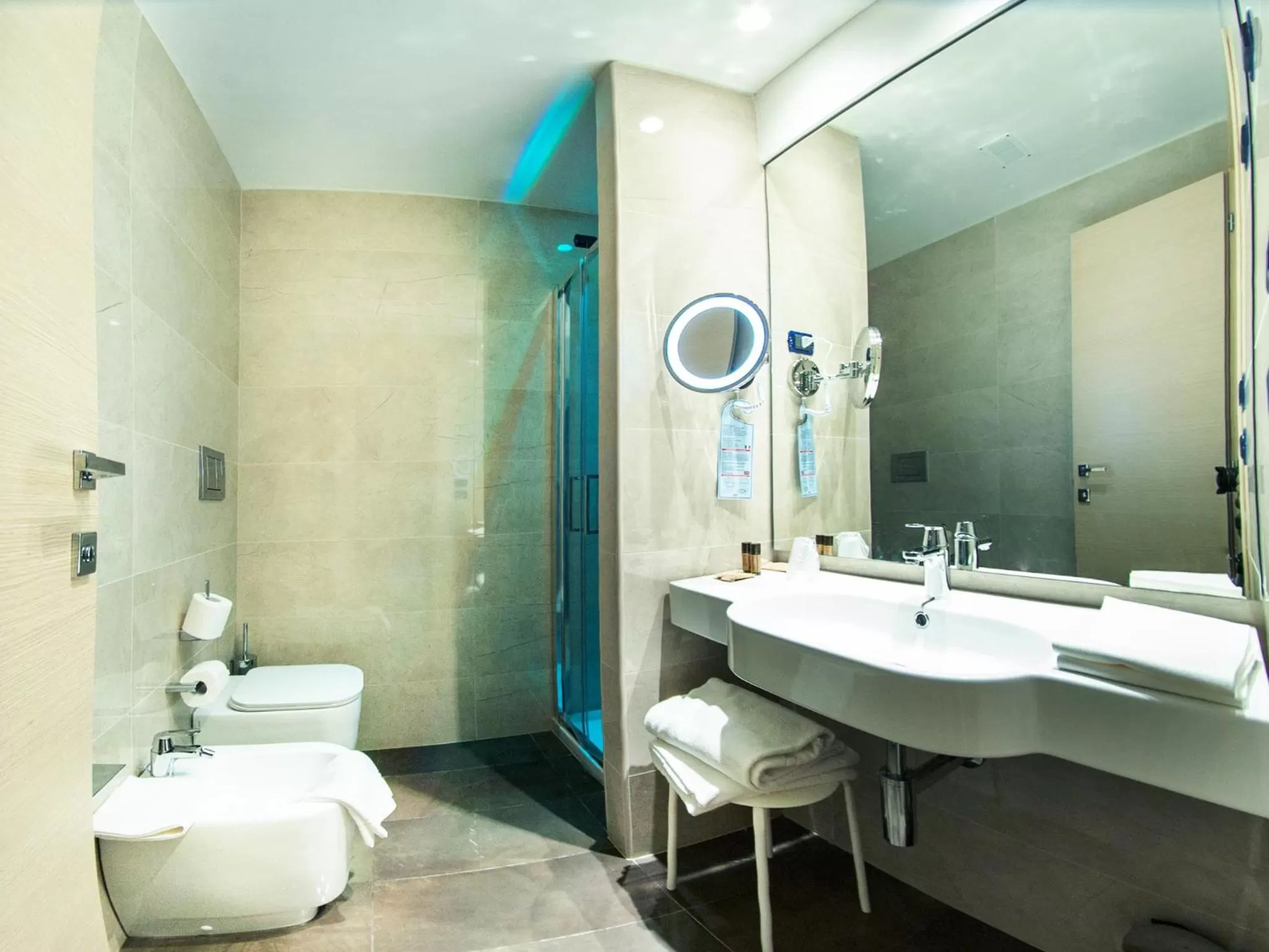 Bathroom in Hotel Continental