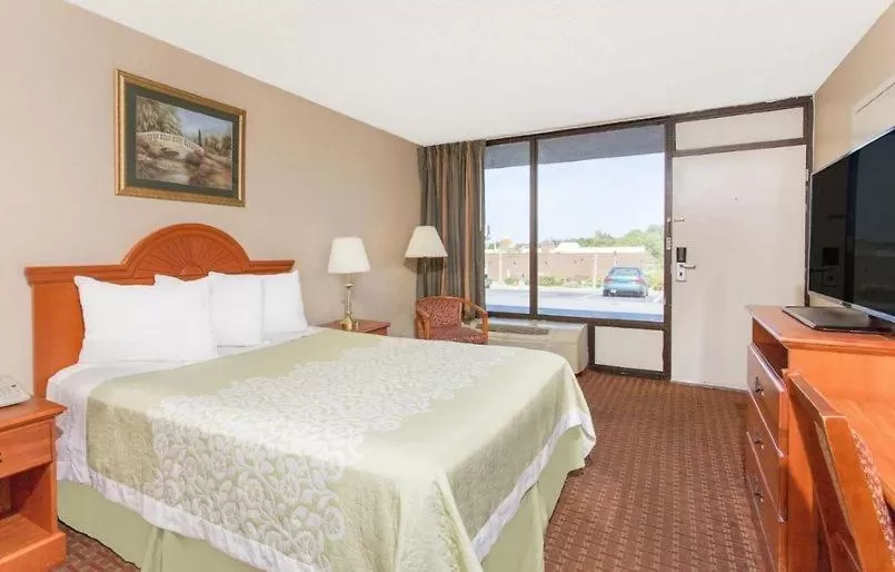 Bed in Super Stay Inn Princeton