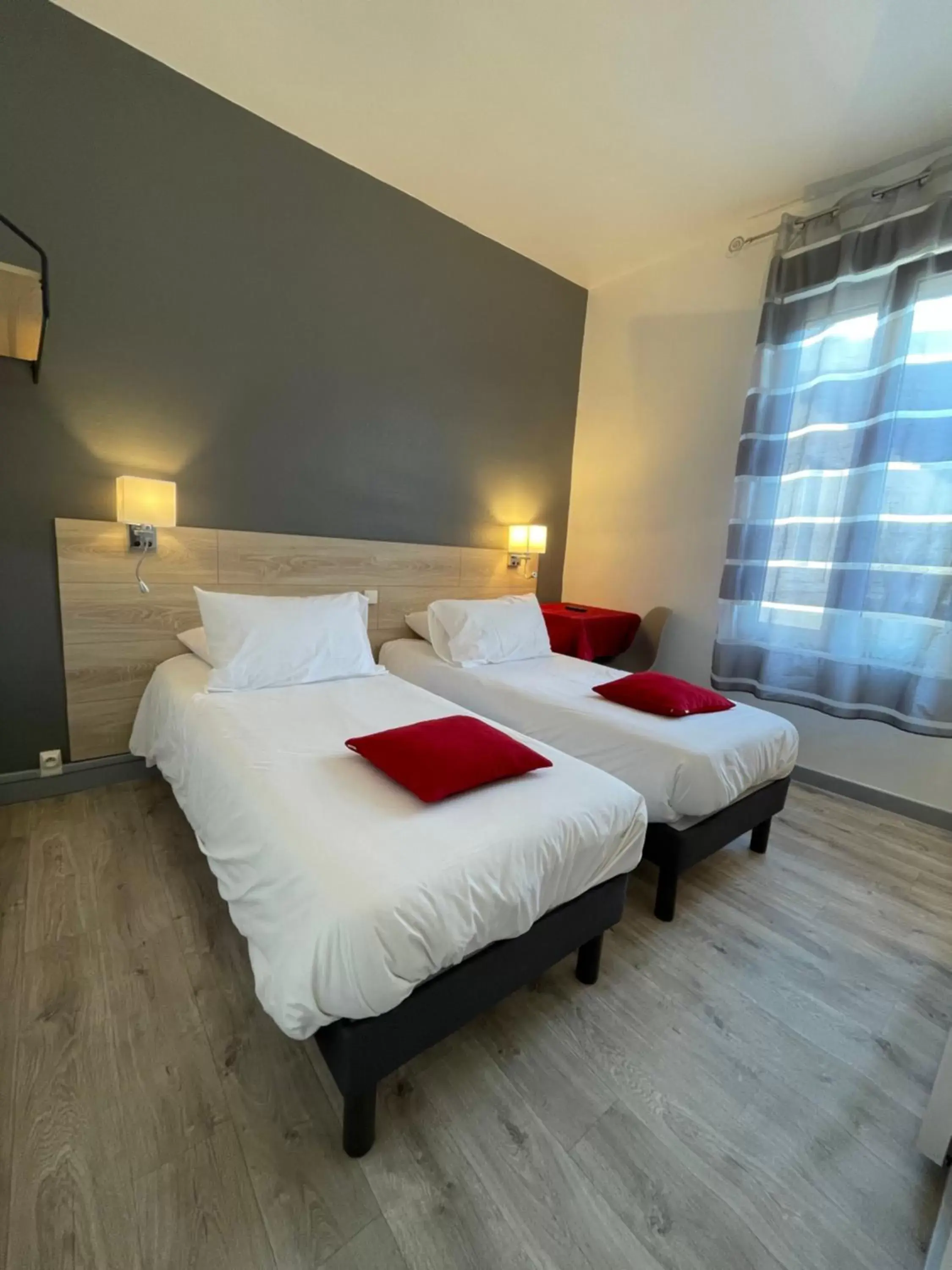 Double Room in Hôtel Le Picardy Double Room in Hôtel Le Picardy