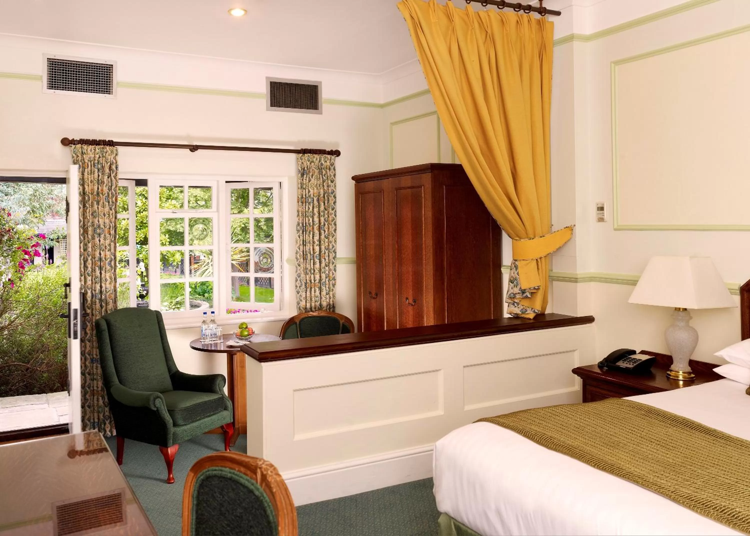 Bedroom, Bed in Marygreen Manor