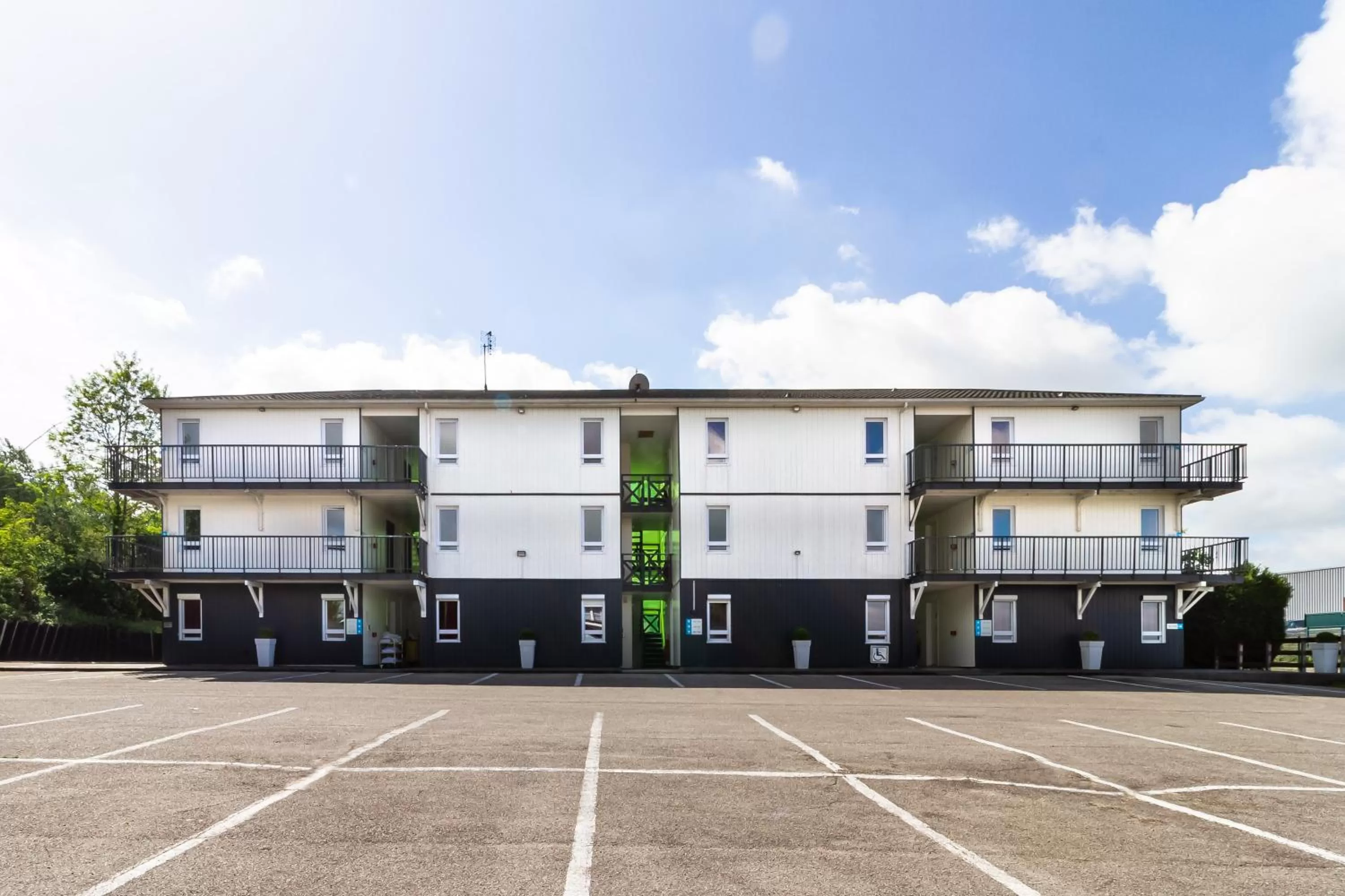 Property building in Kyriad Direct Rouen Nord - Barentin