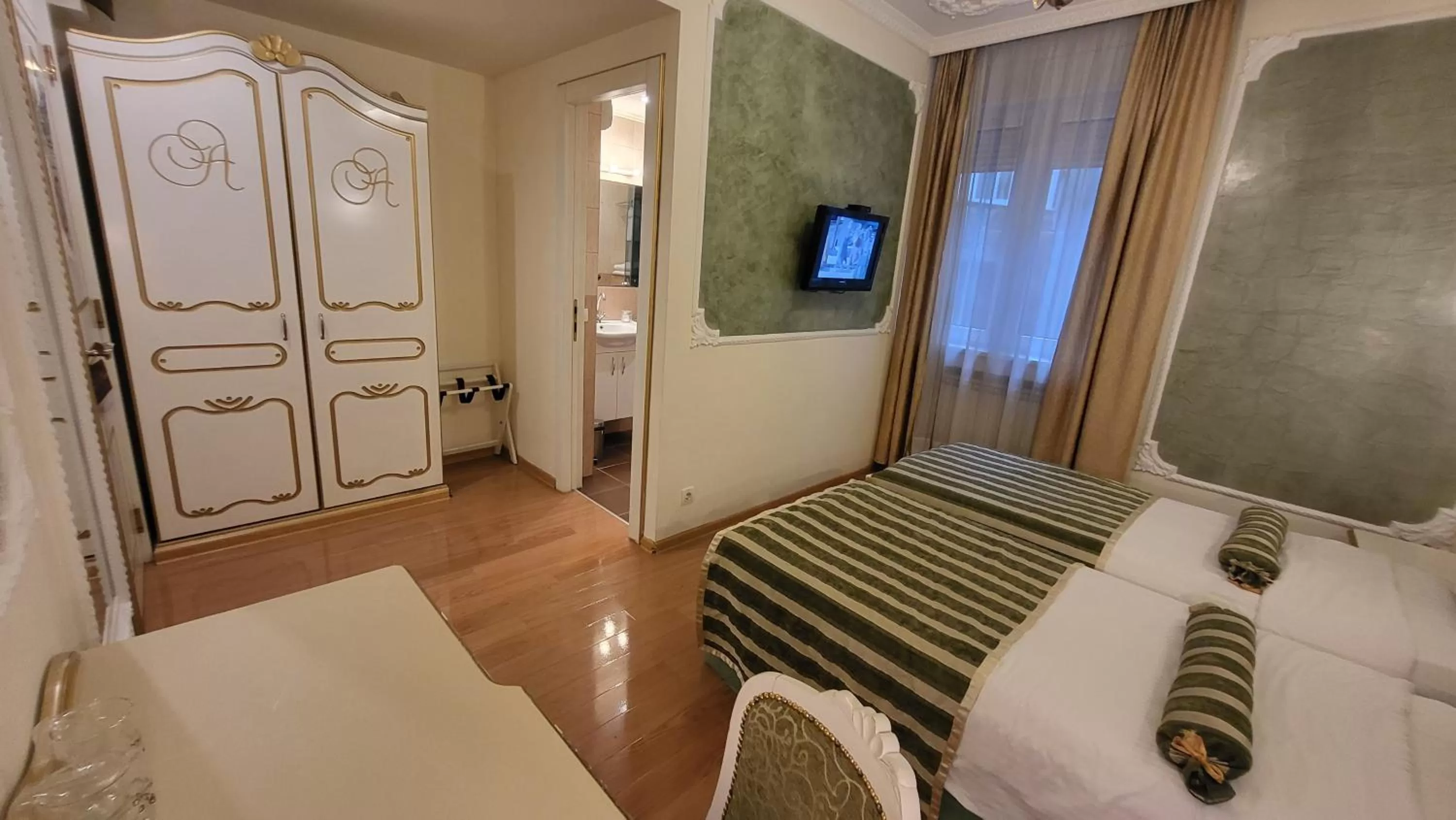 Bed in Queen's Astoria Design Hotel