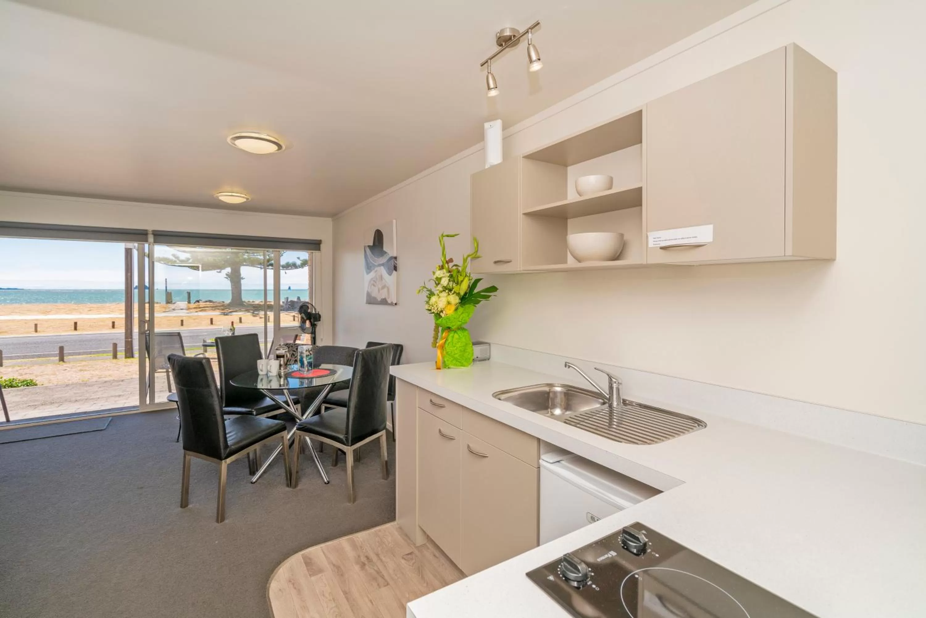 Kitchen or kitchenette in The Oceanside Motel