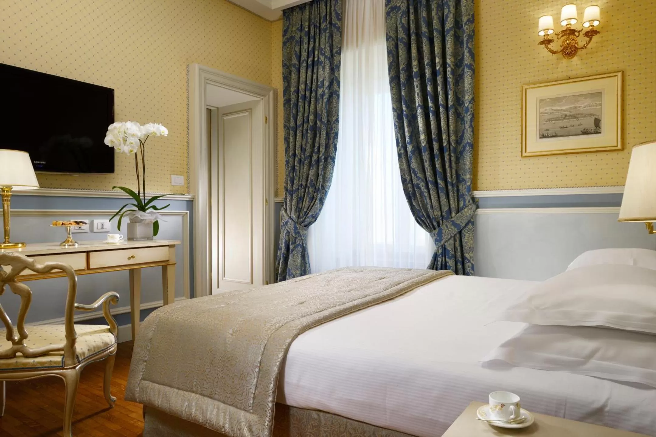 Bedroom, Bed in Royal Hotel Sanremo