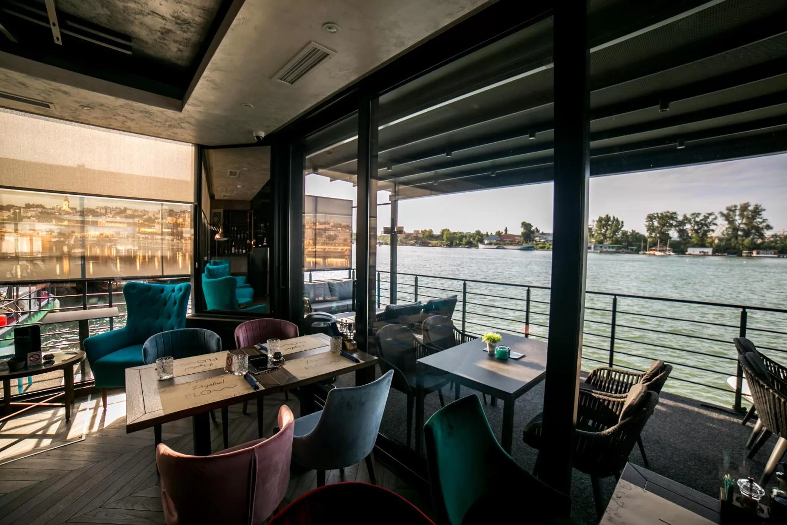 Restaurant/places to eat in FLOW