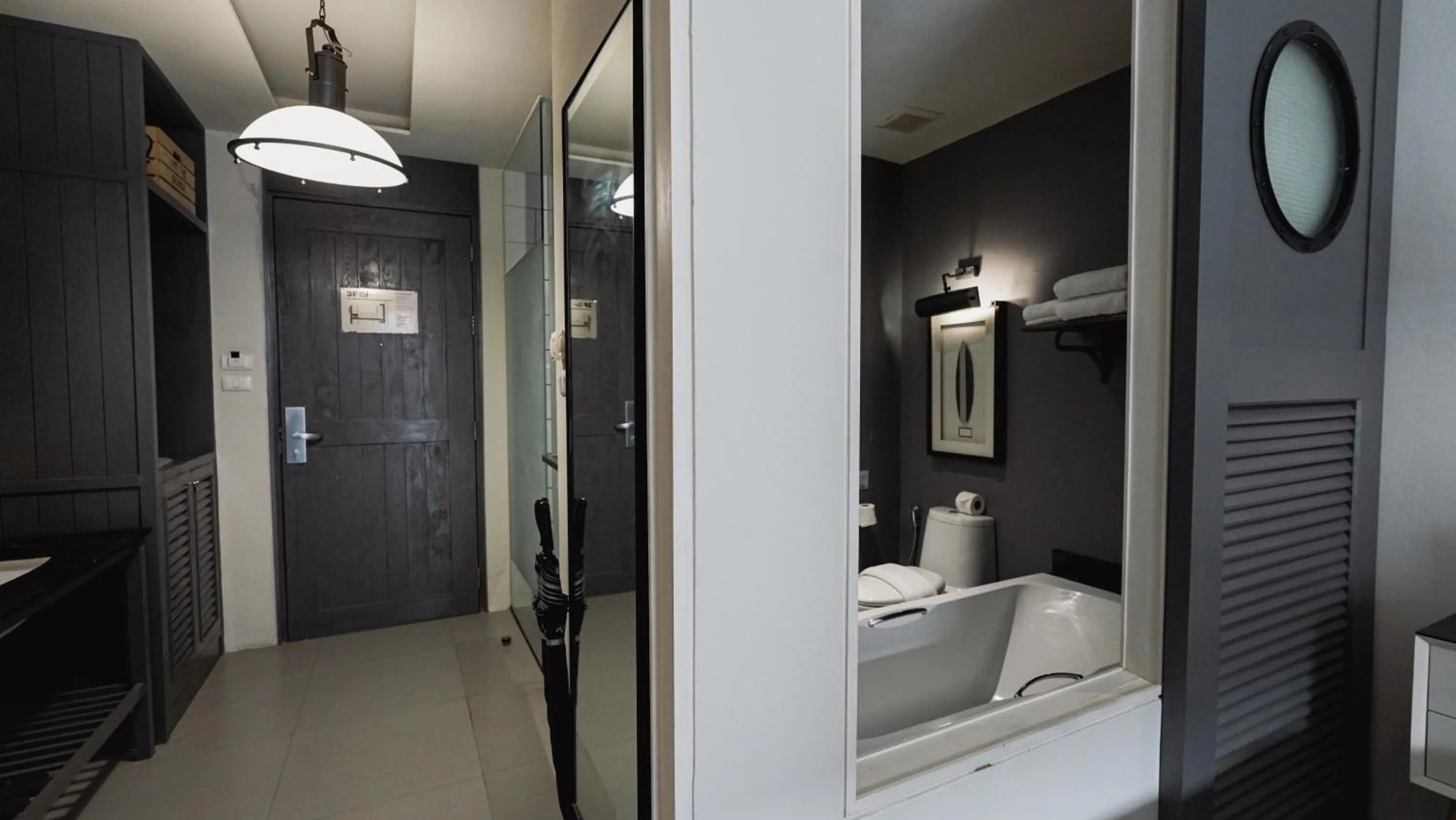 Toilet in Sugar Marina Hotel-SURF-Kata Beach