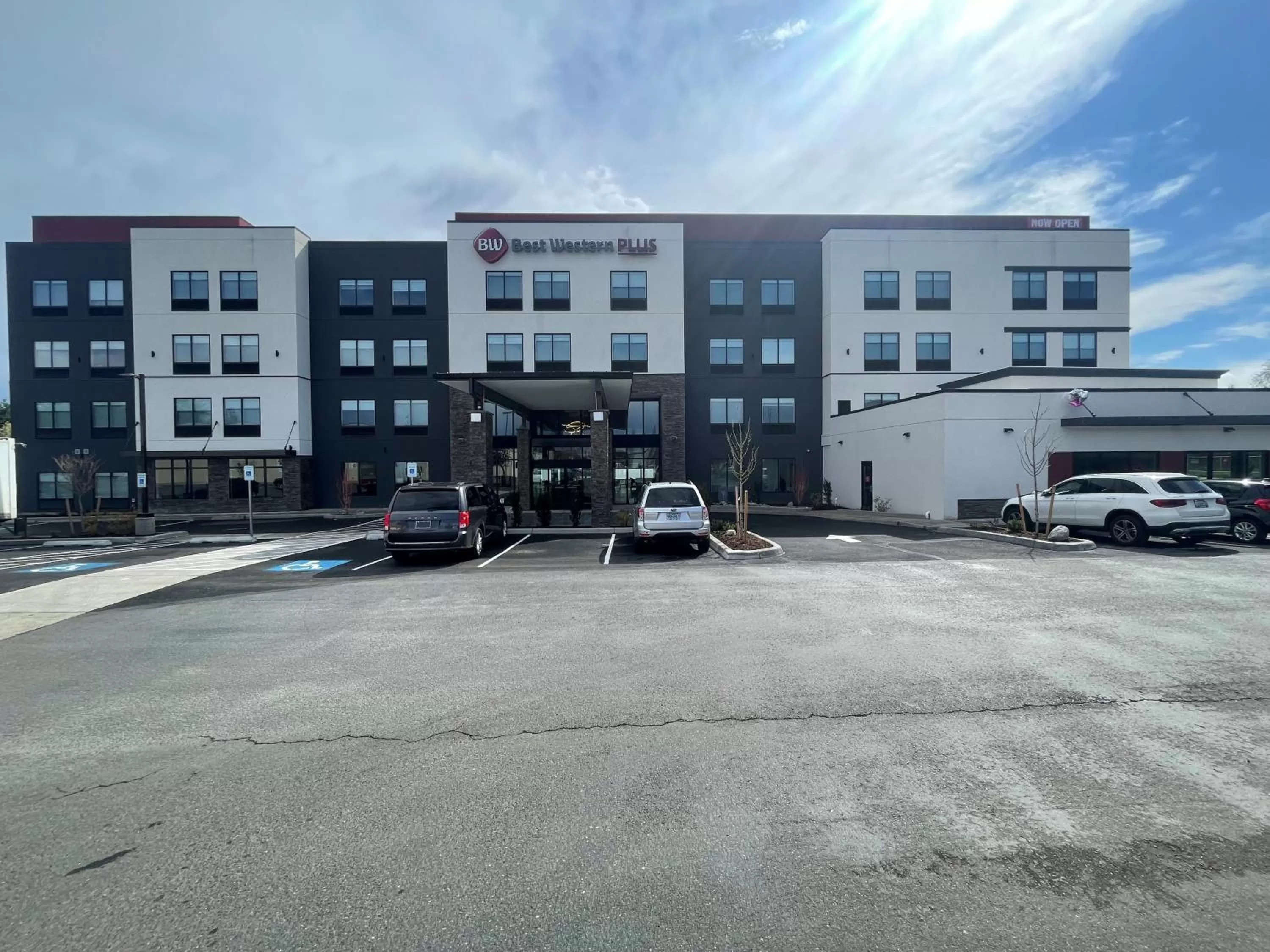 Property building in Best Western Plus Tacoma Hotel
