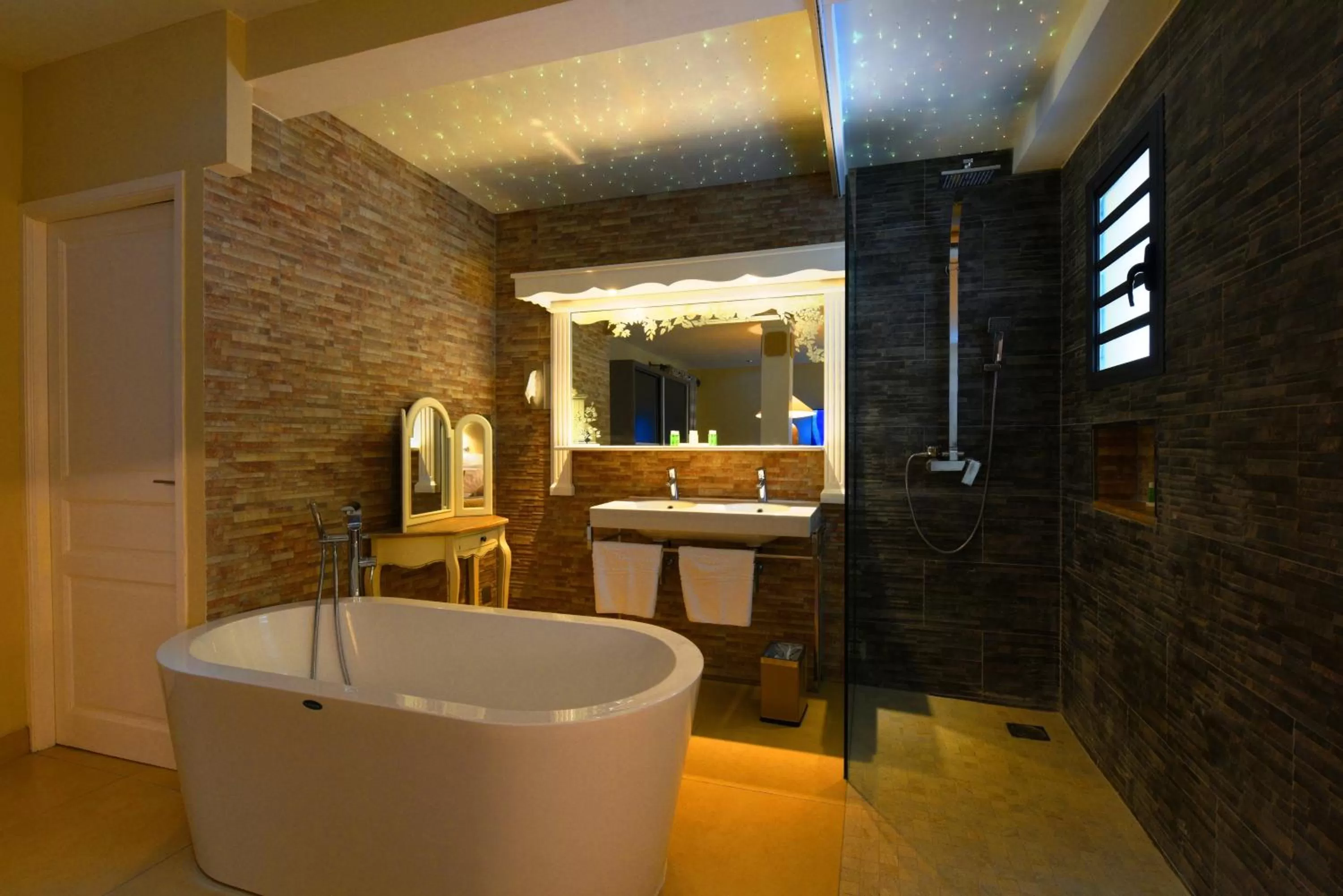 Shower in Hotel Le Cilaos