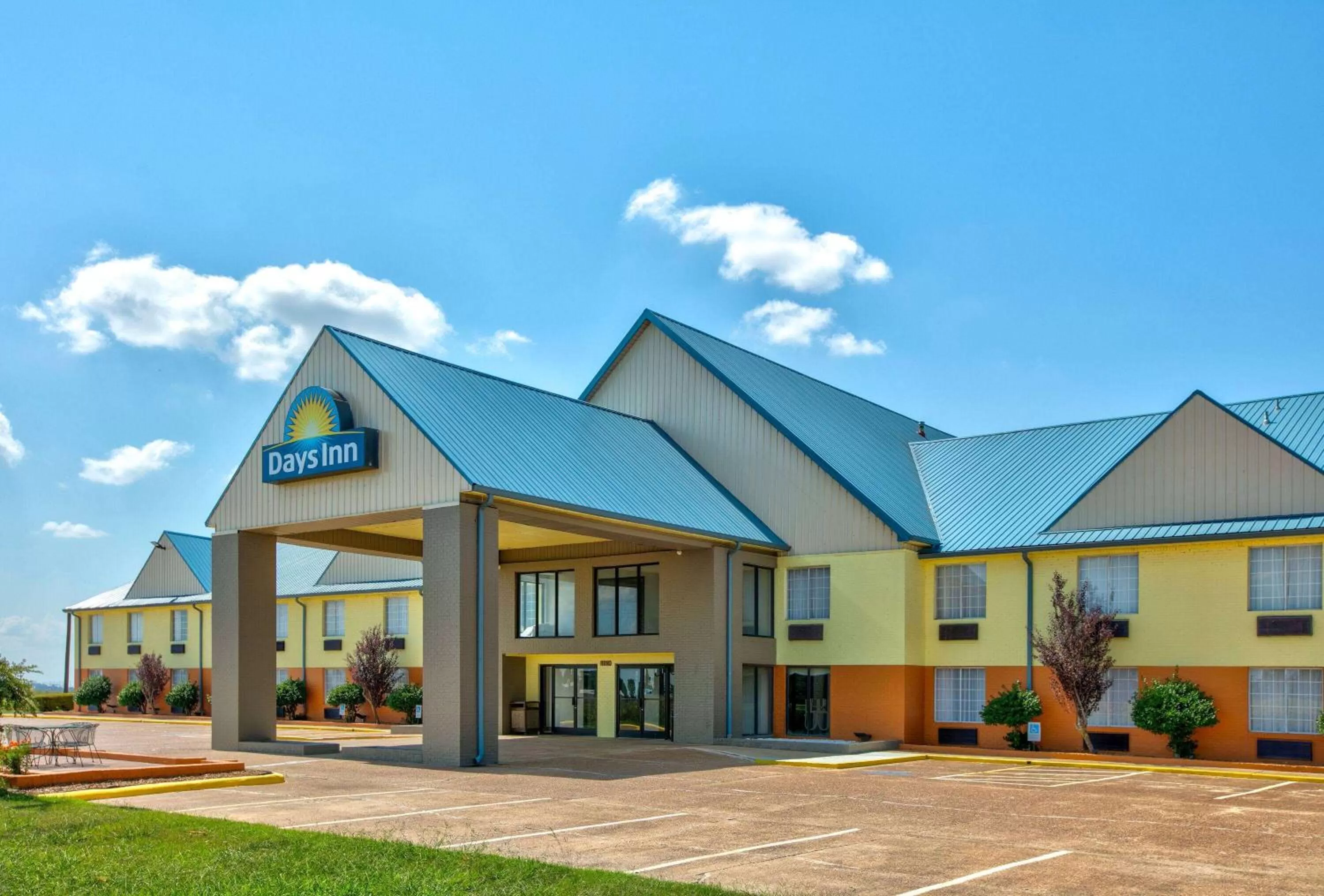 Property building in Days Inn by Wyndham Tunica Resorts