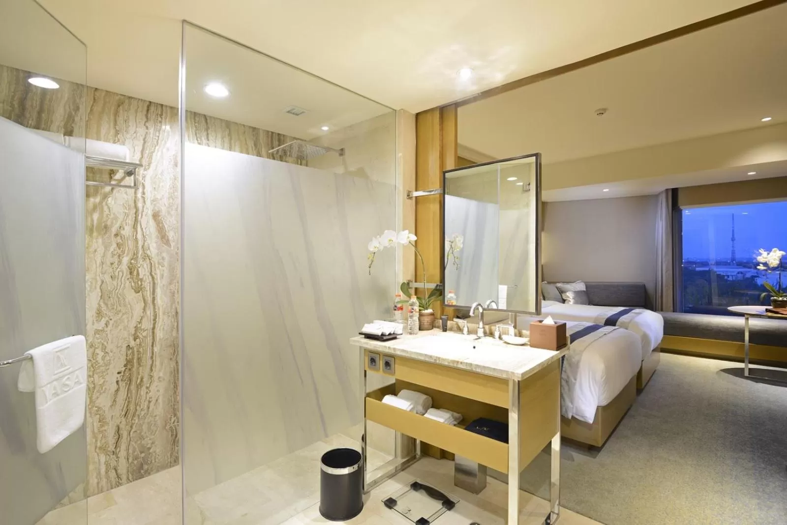 Bathroom, Bed in Vasa Hotel Surabaya
