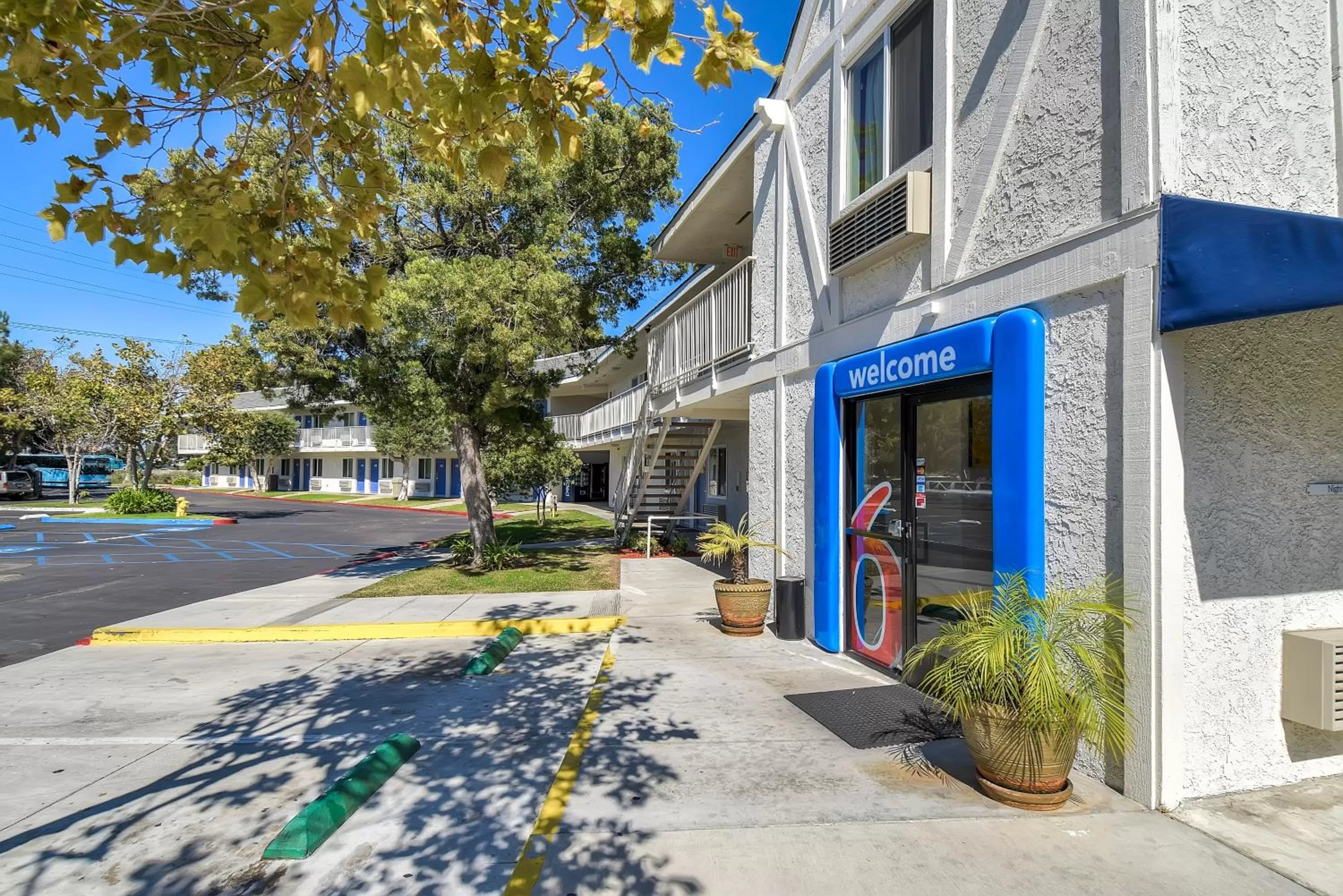Facade/entrance in Motel 6-San Diego, CA - North