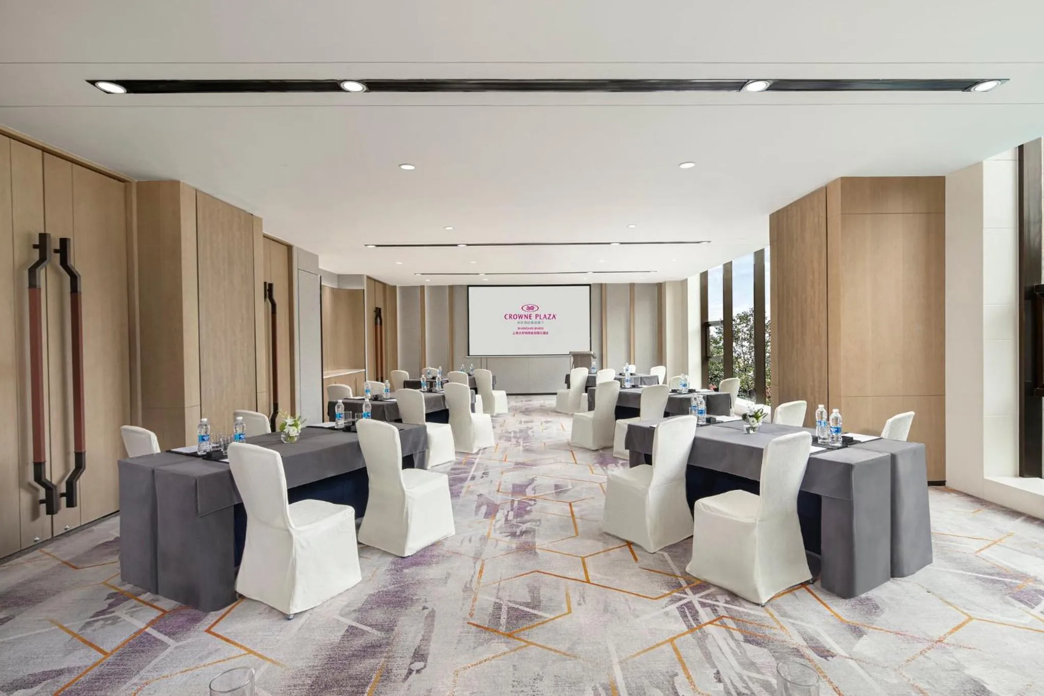 Meeting/conference room in Crowne Plaza Shanghai Jinxiu by IHG