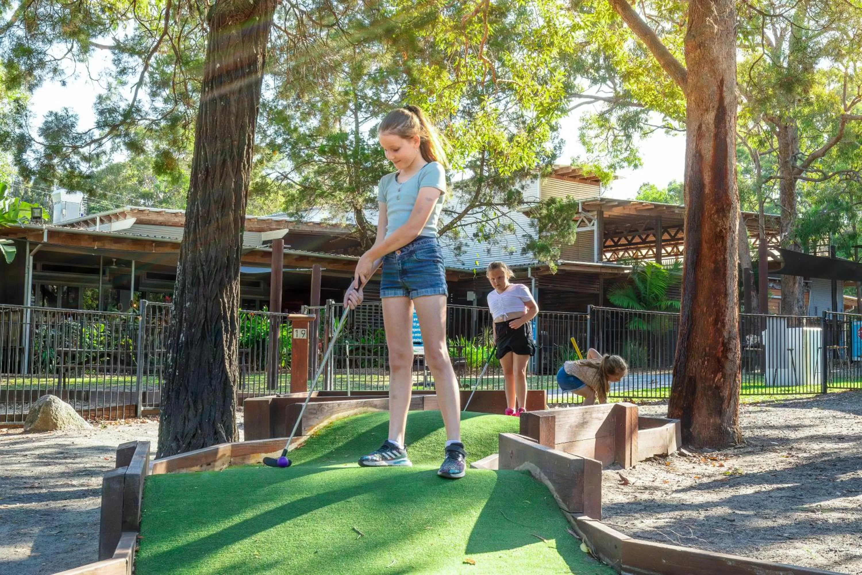 Minigolf in Noosa North Shore Retreat