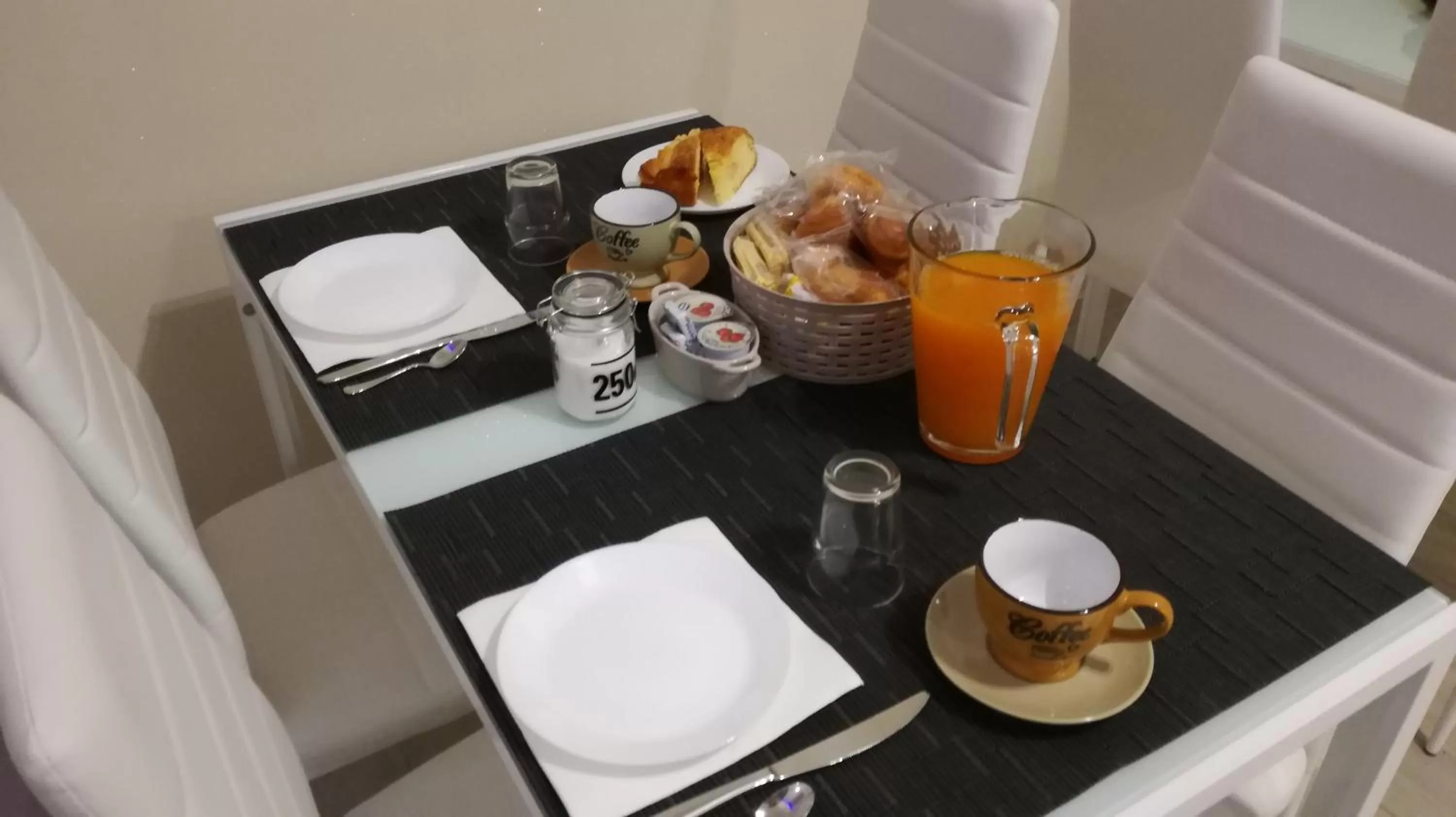 Breakfast in Bonsai Bed & Breakfast