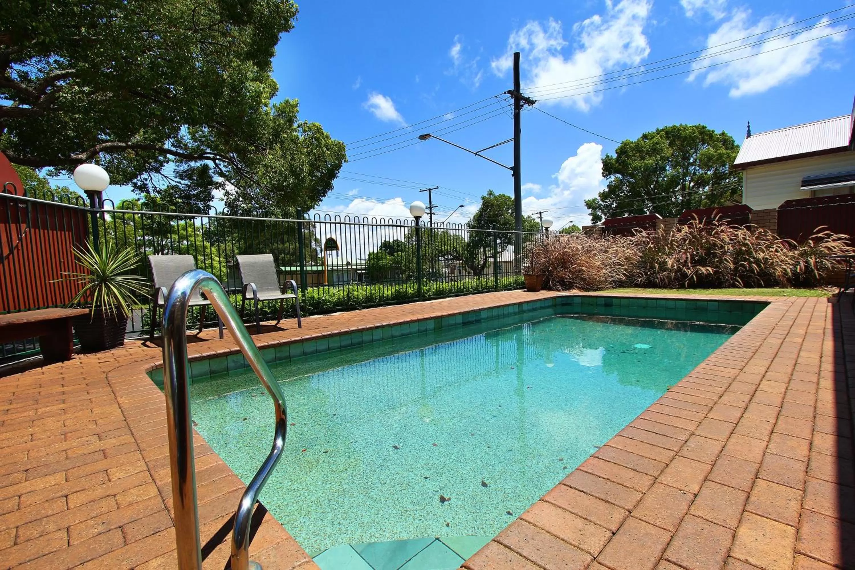 Swimming Pool in Garden City Motor Inn