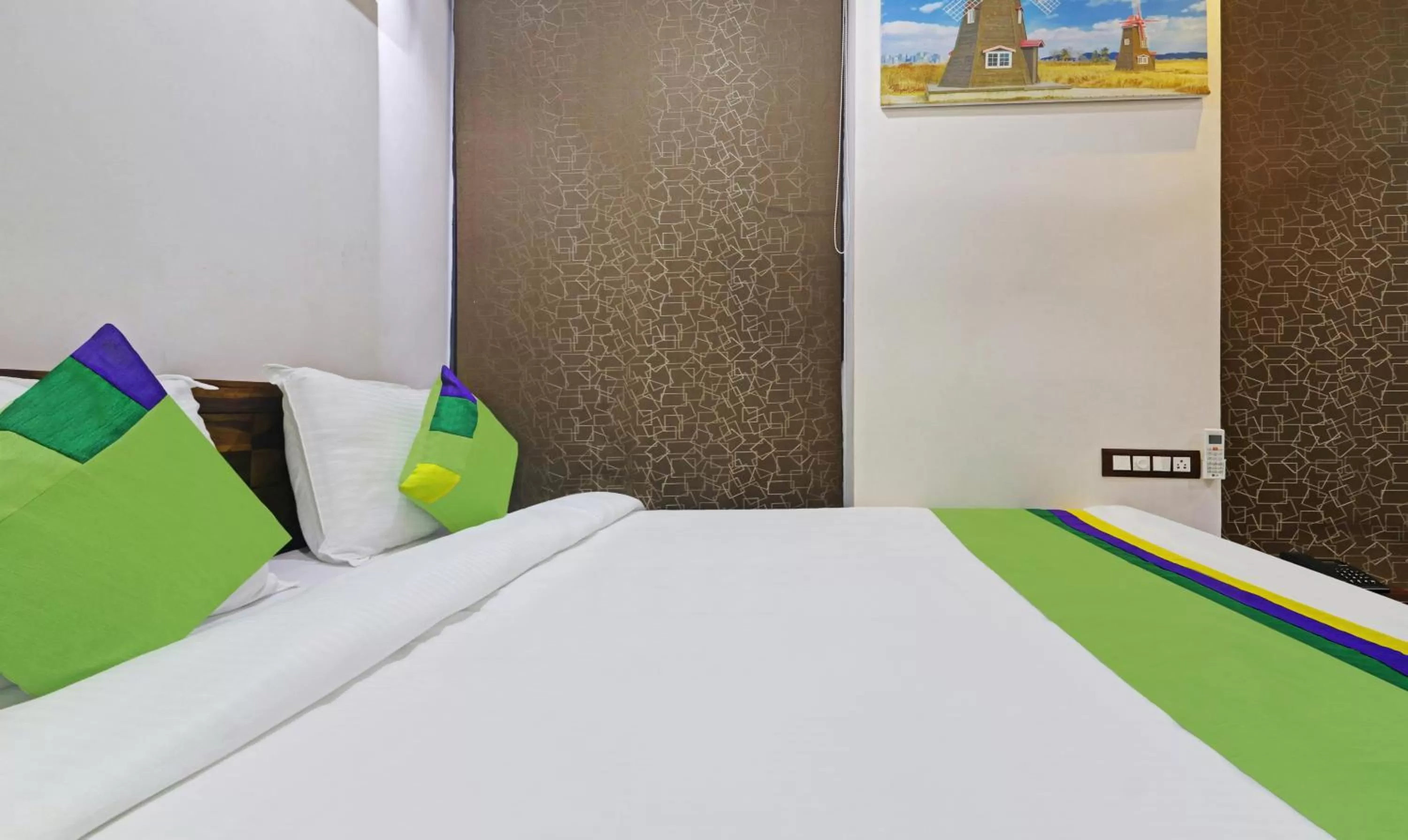 Bedroom, Bed in Itsy Hotels J A Royal Suites Manikonda