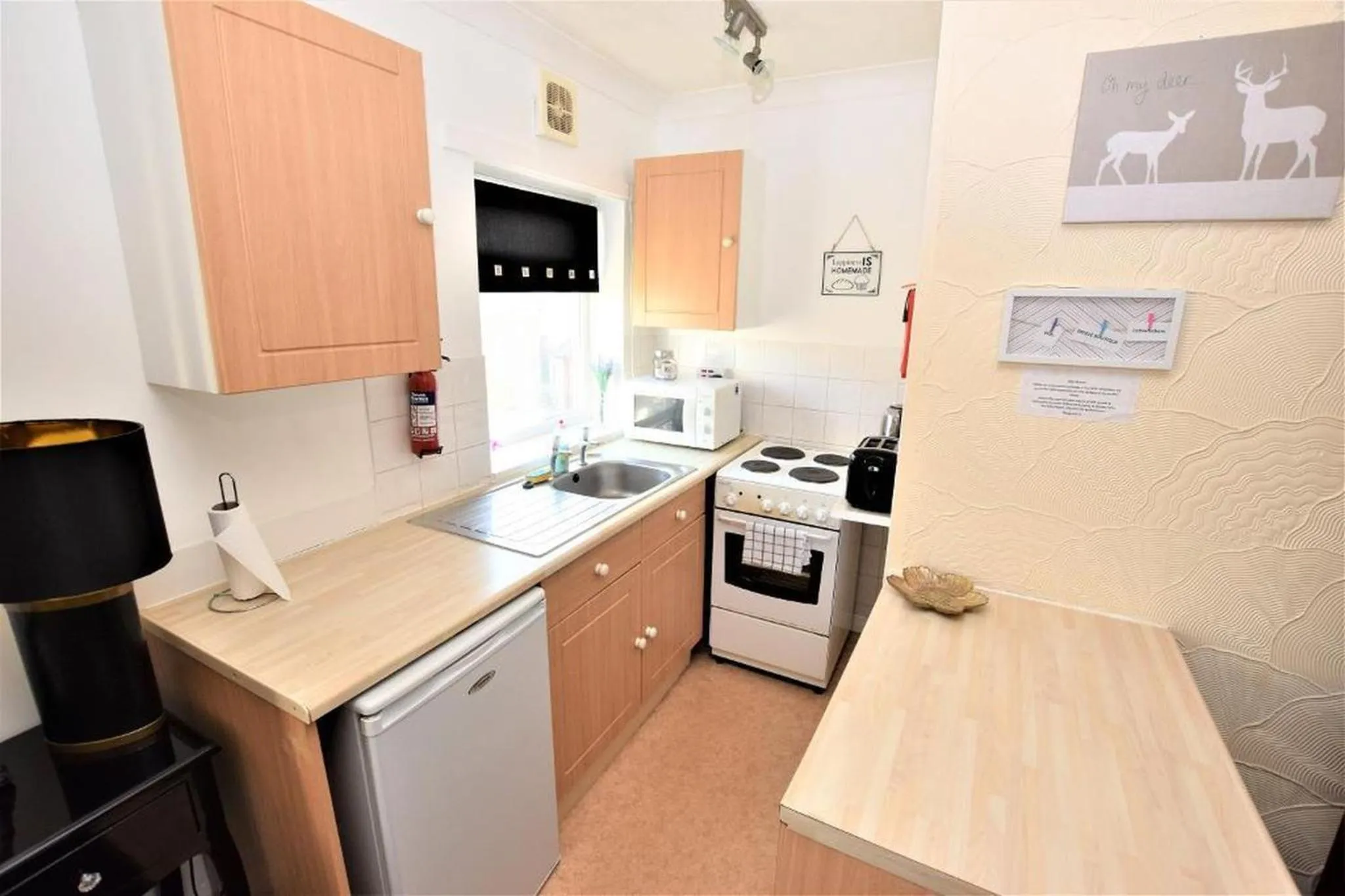 Kitchen or kitchenette in Bridle Lodge Apartments