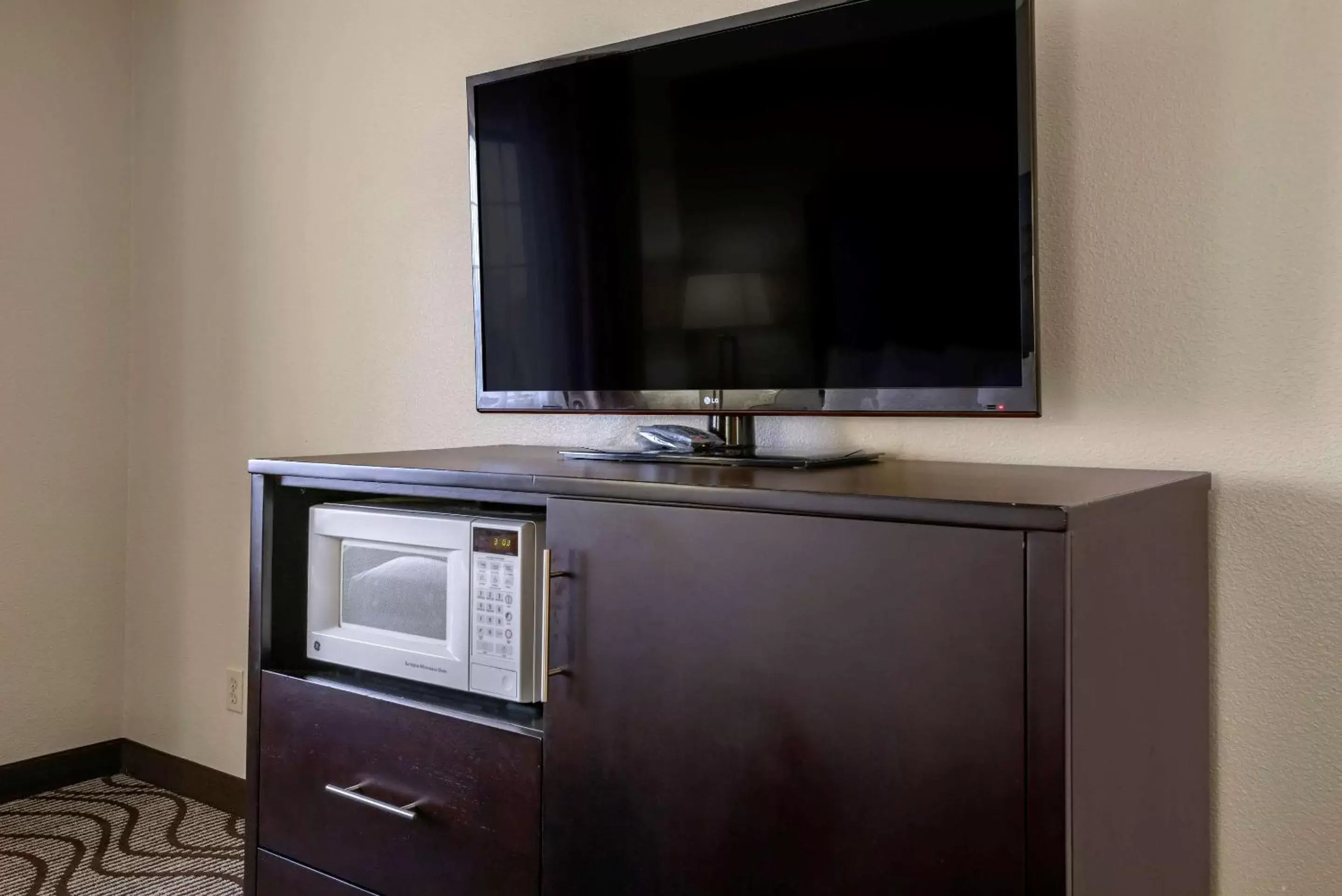 Business King Suite with Sofa Bed - Non-Smoking in Comfort Inn & Suites Business King Suite with Sofa Bed - Non-Smoking in Comfort Inn & Suites