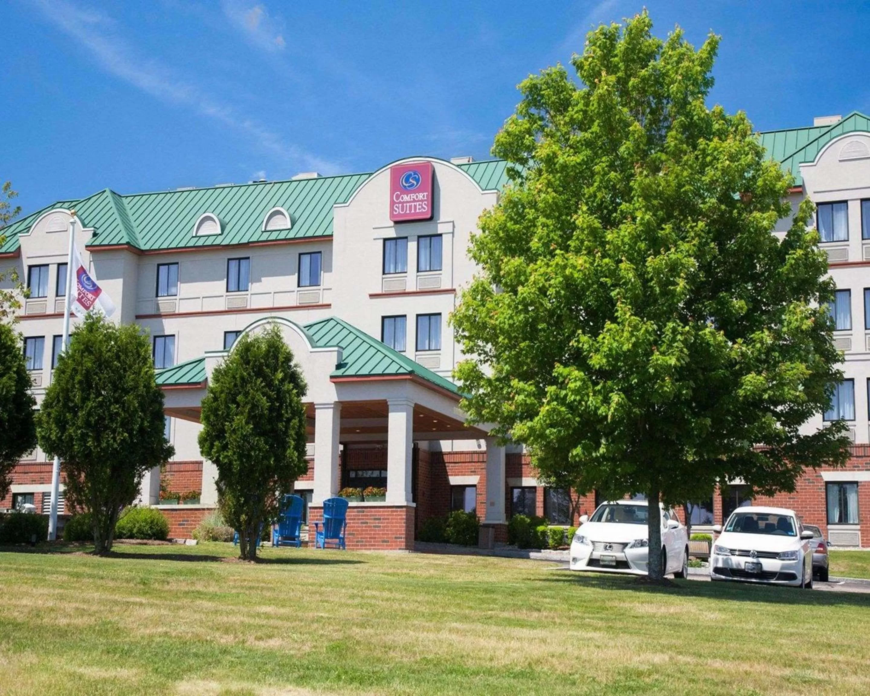 Property building in Comfort Suites West Warwick - Providence