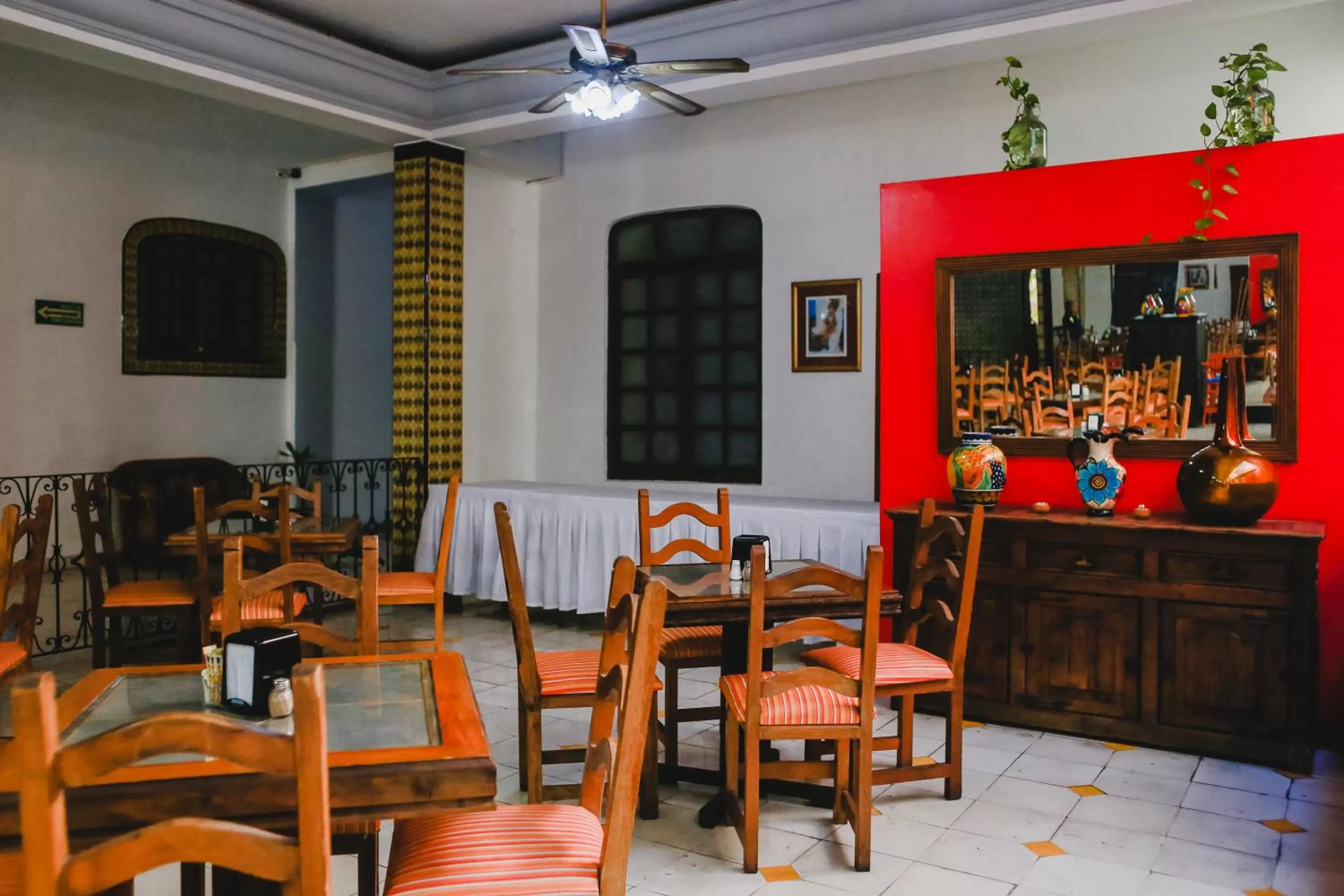 Restaurant/places to eat in Hotel Colon Merida