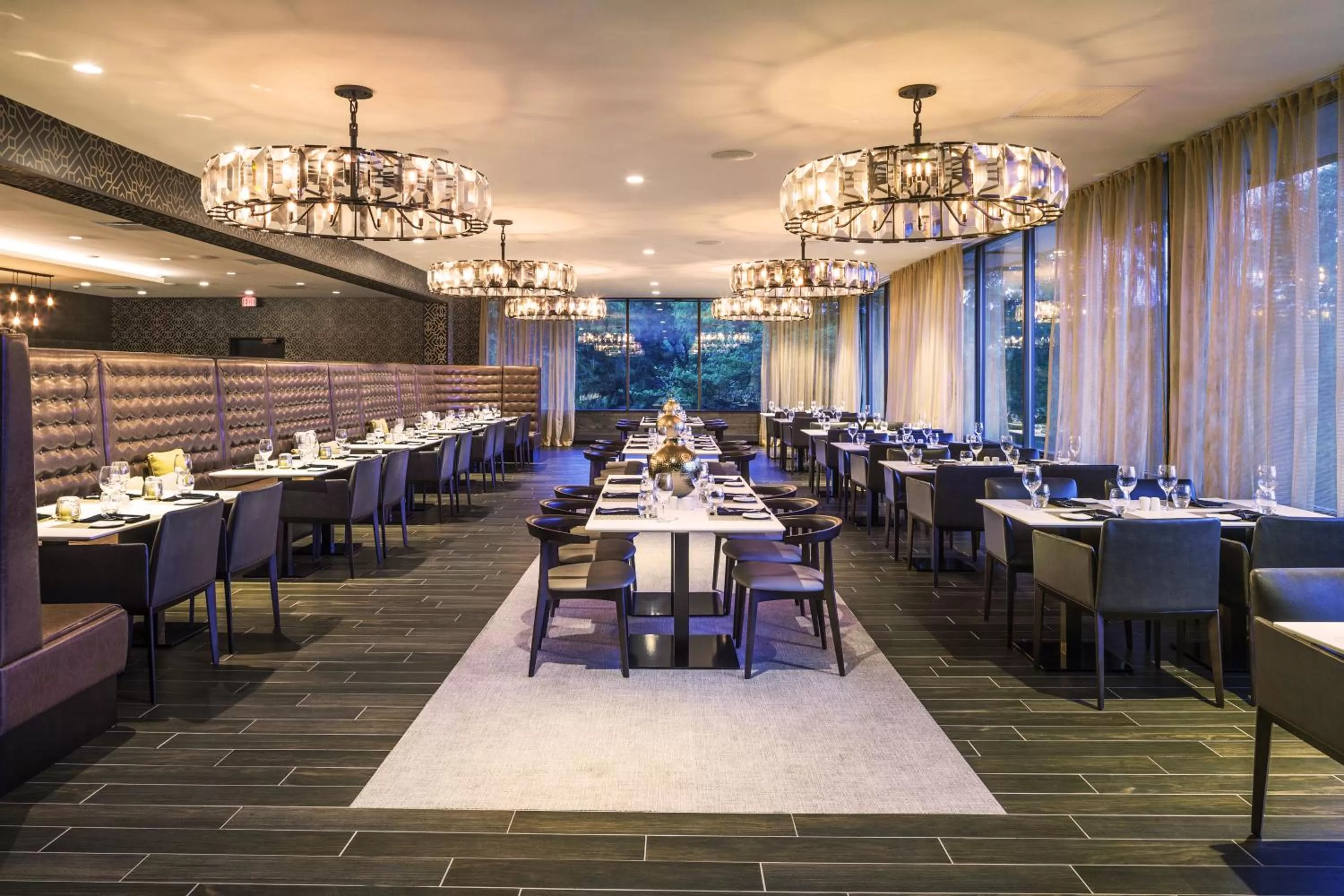 Restaurant/Places to Eat in The Ridge Hotel