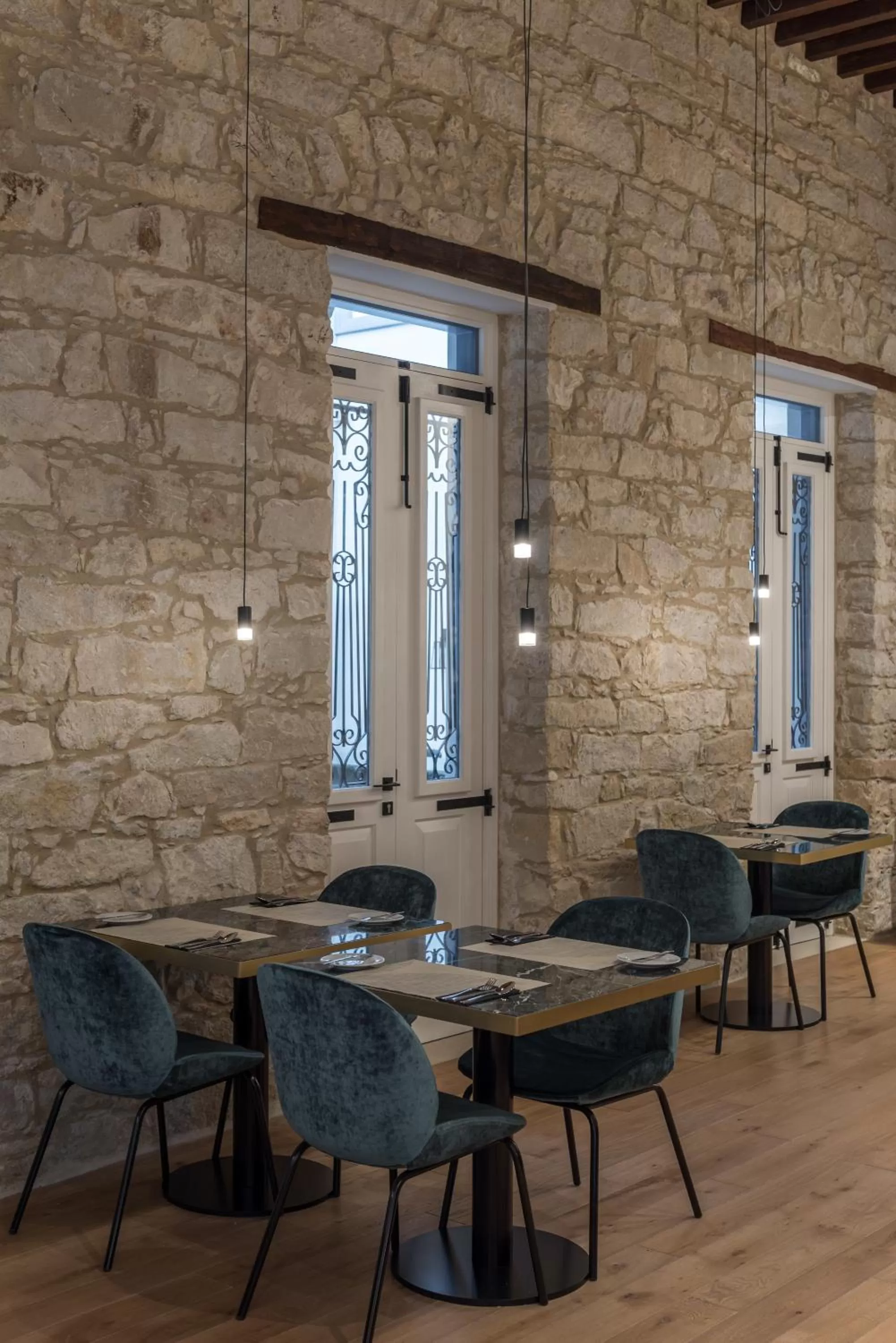 Restaurant/places to eat in S Paul City Hotel