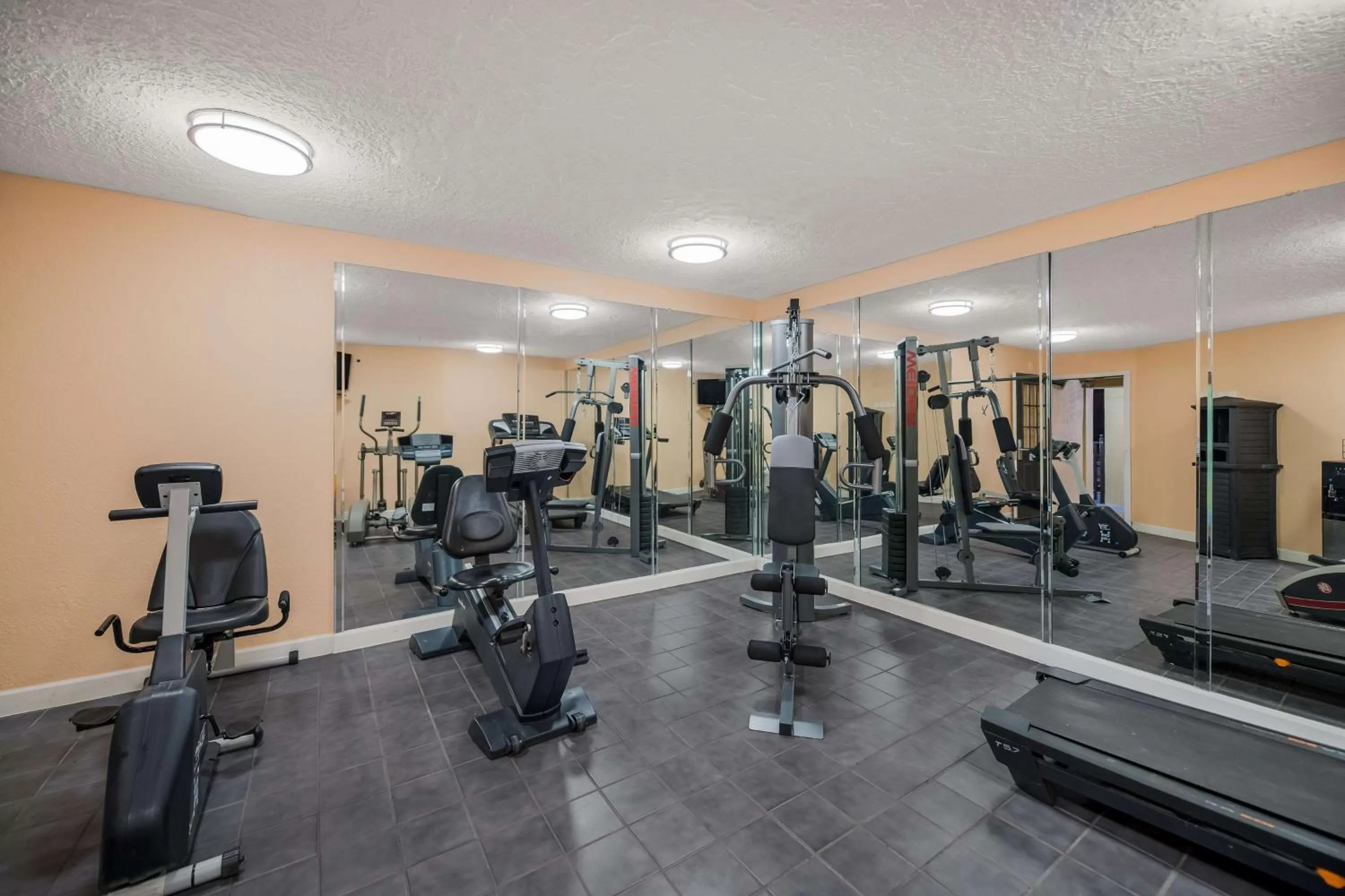 Fitness centre/facilities in SureStay Hotel by Best Western Mt Pleasant