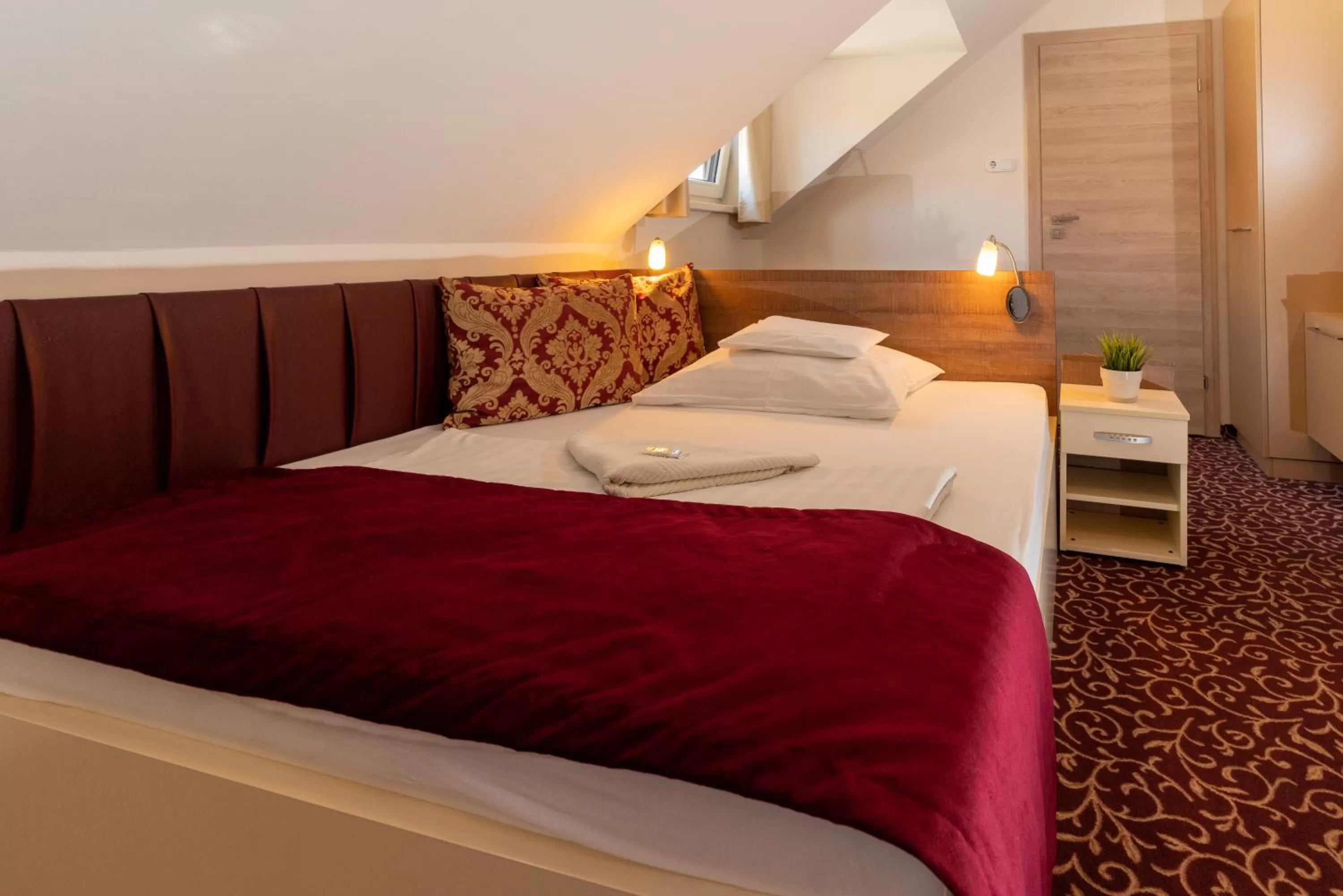 Photo of the whole room, Bed in Teátrum Boutique Hotel