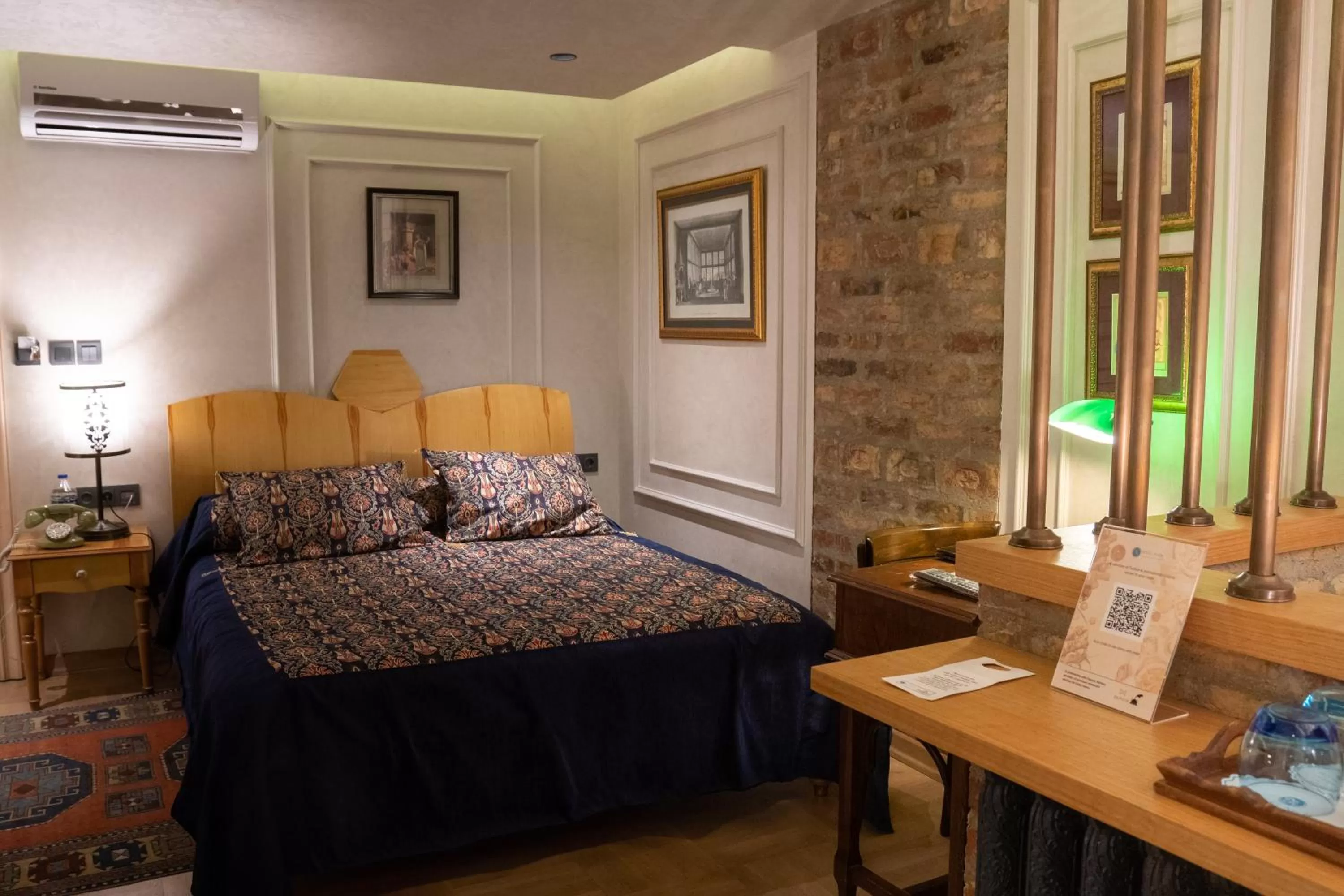 Bed in Hotel Niles Istanbul