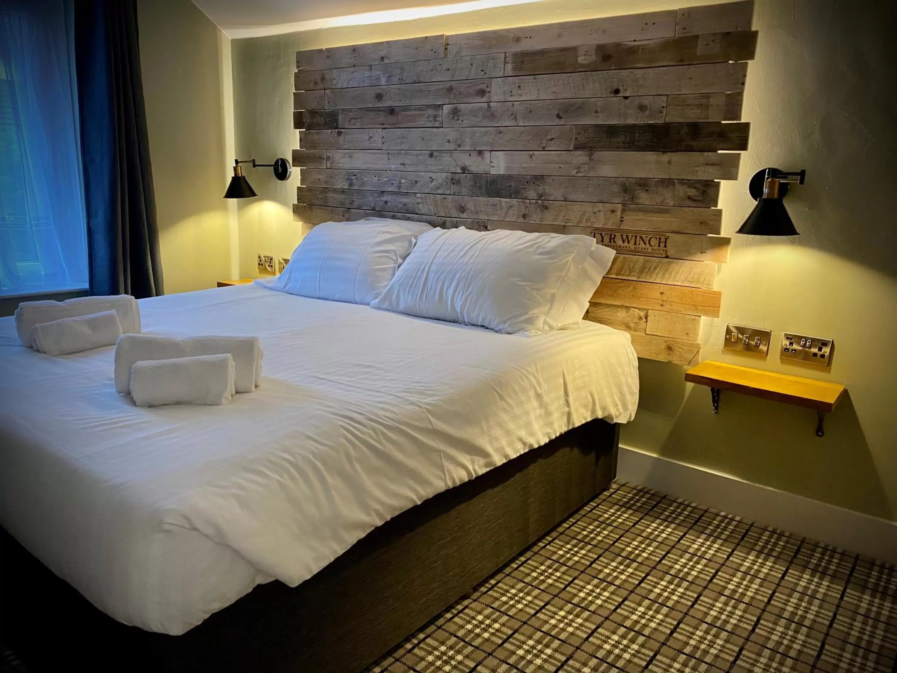 Bedroom, Bed in Tyr Winch