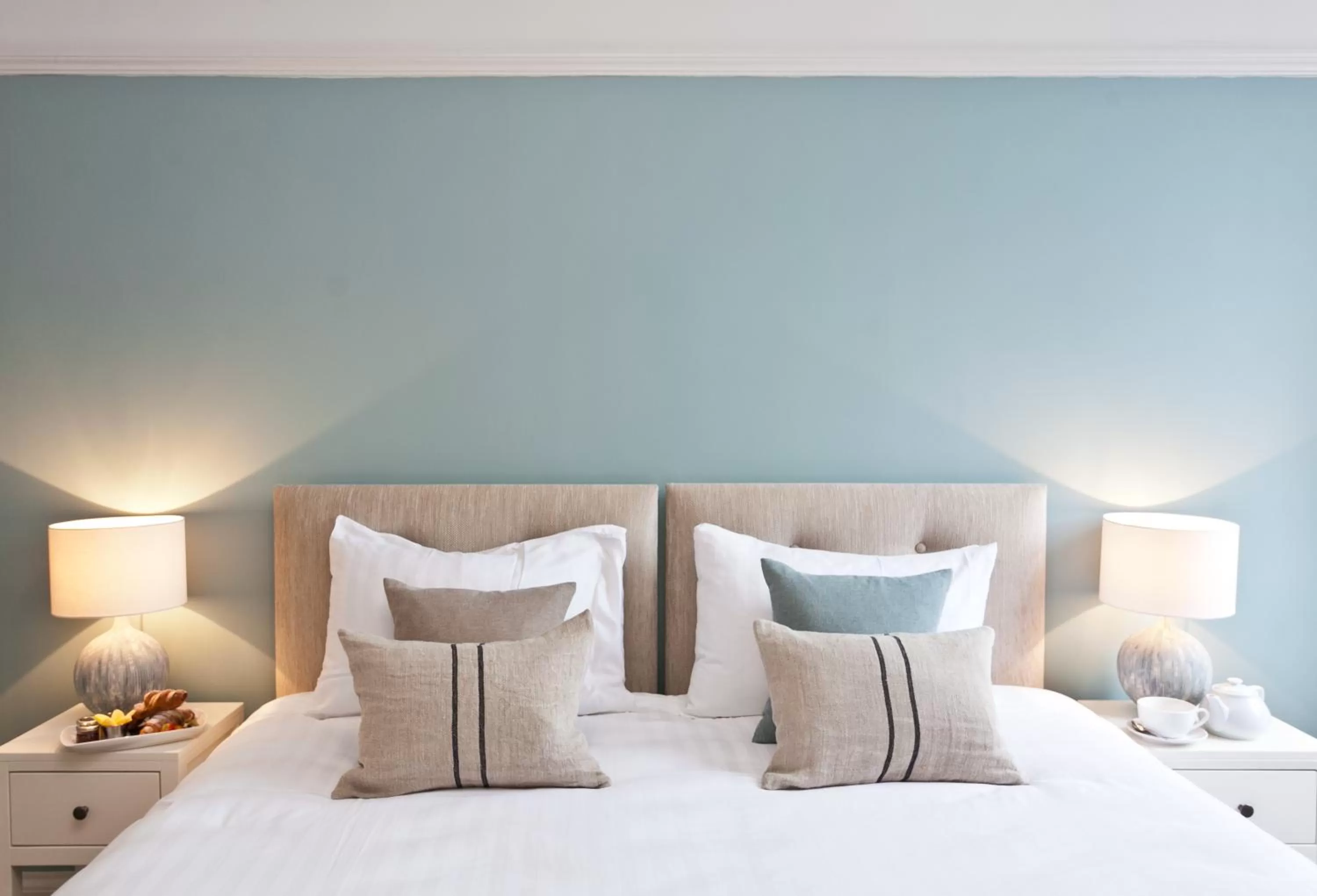 Bed in The Bath Arms Hotel