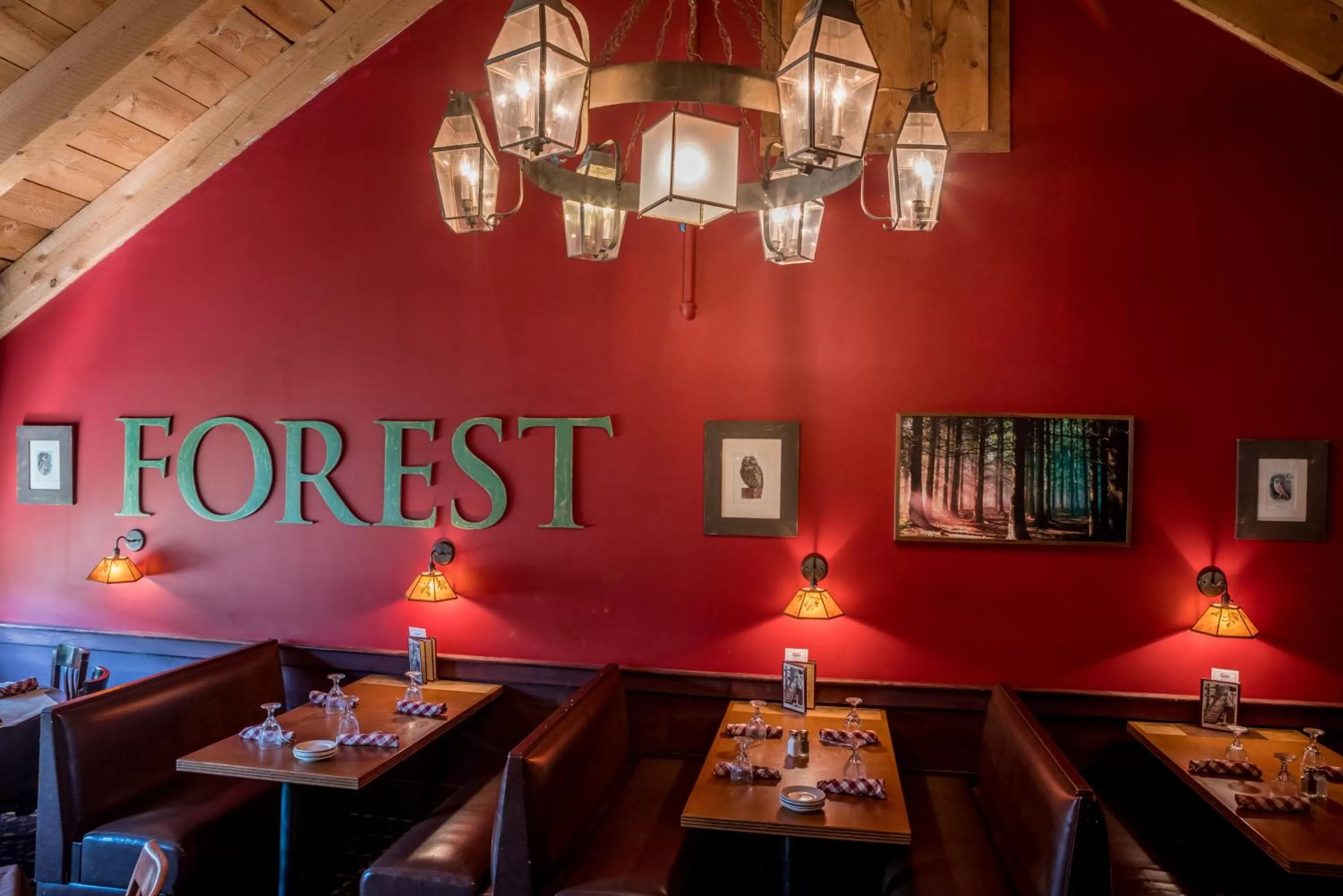 Restaurant/places to eat in The Common Man Inn, Spa & Lodge