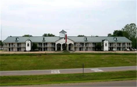 Property building in Americana Inn - Henderson