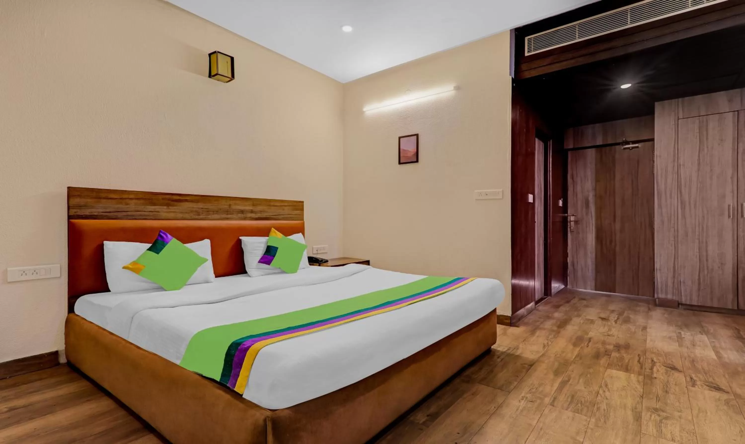 Bedroom, Bed in Treebo Edesia