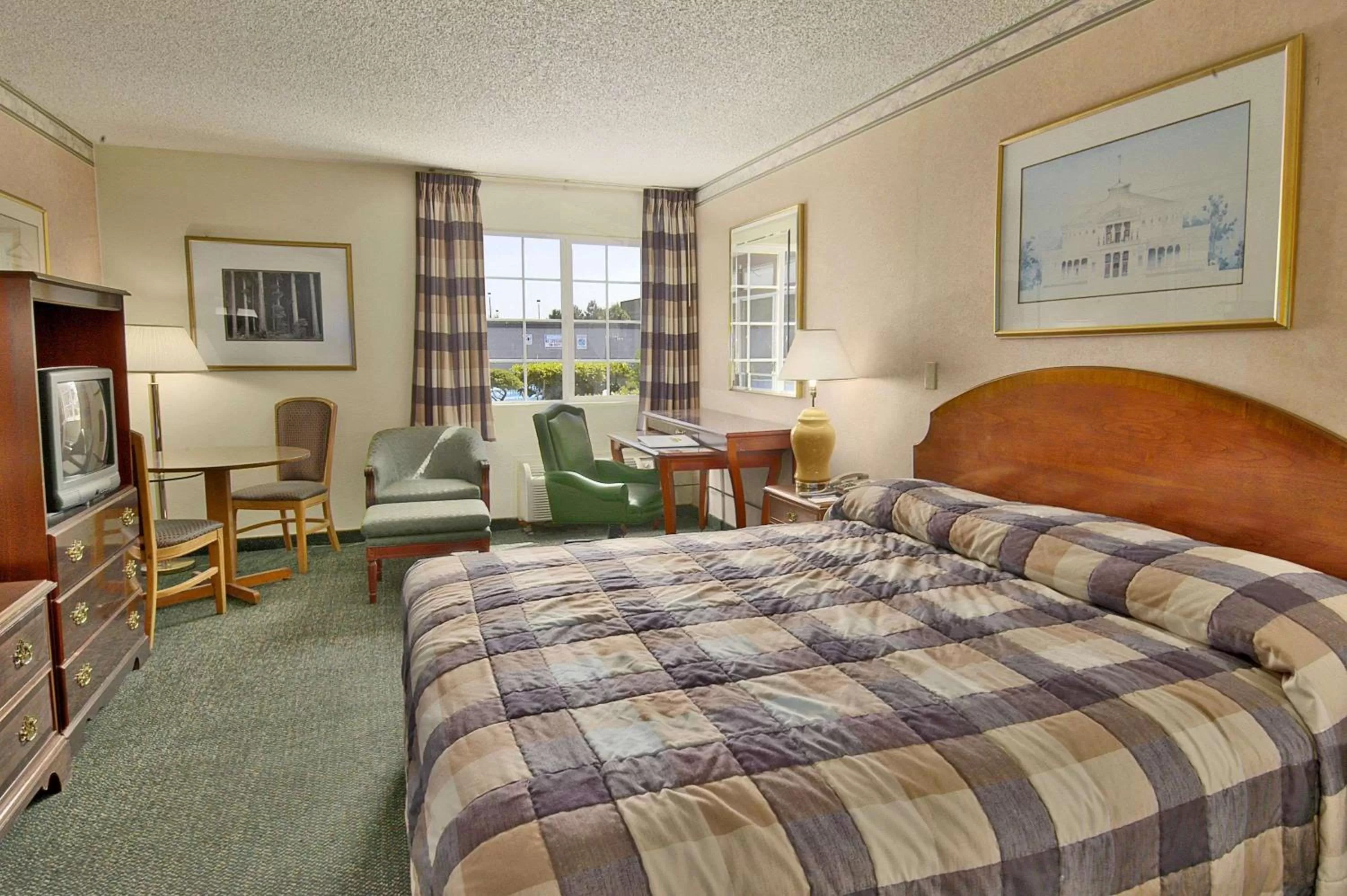 Photo of the whole room, Bed in Days Inn by Wyndham Mt. Vernon