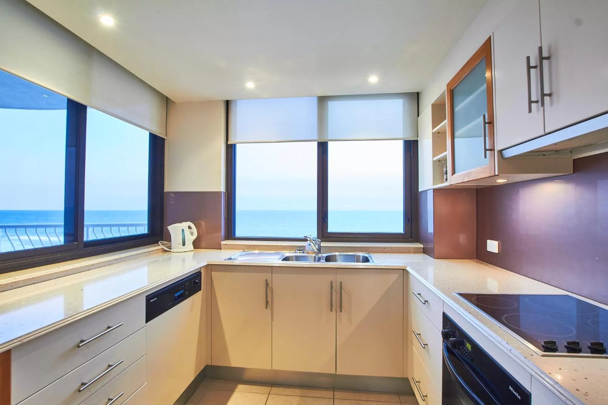 Kitchen/Kitchenette in Albatross North Apartments