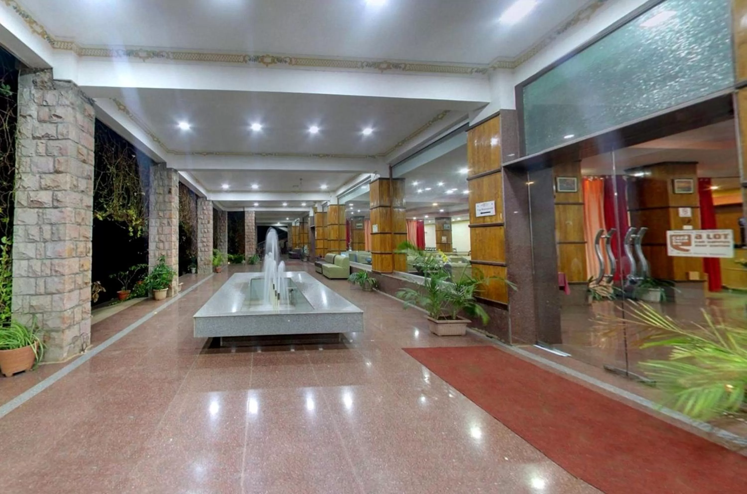 Restaurant/places to eat in Kanthi Resorts Badami