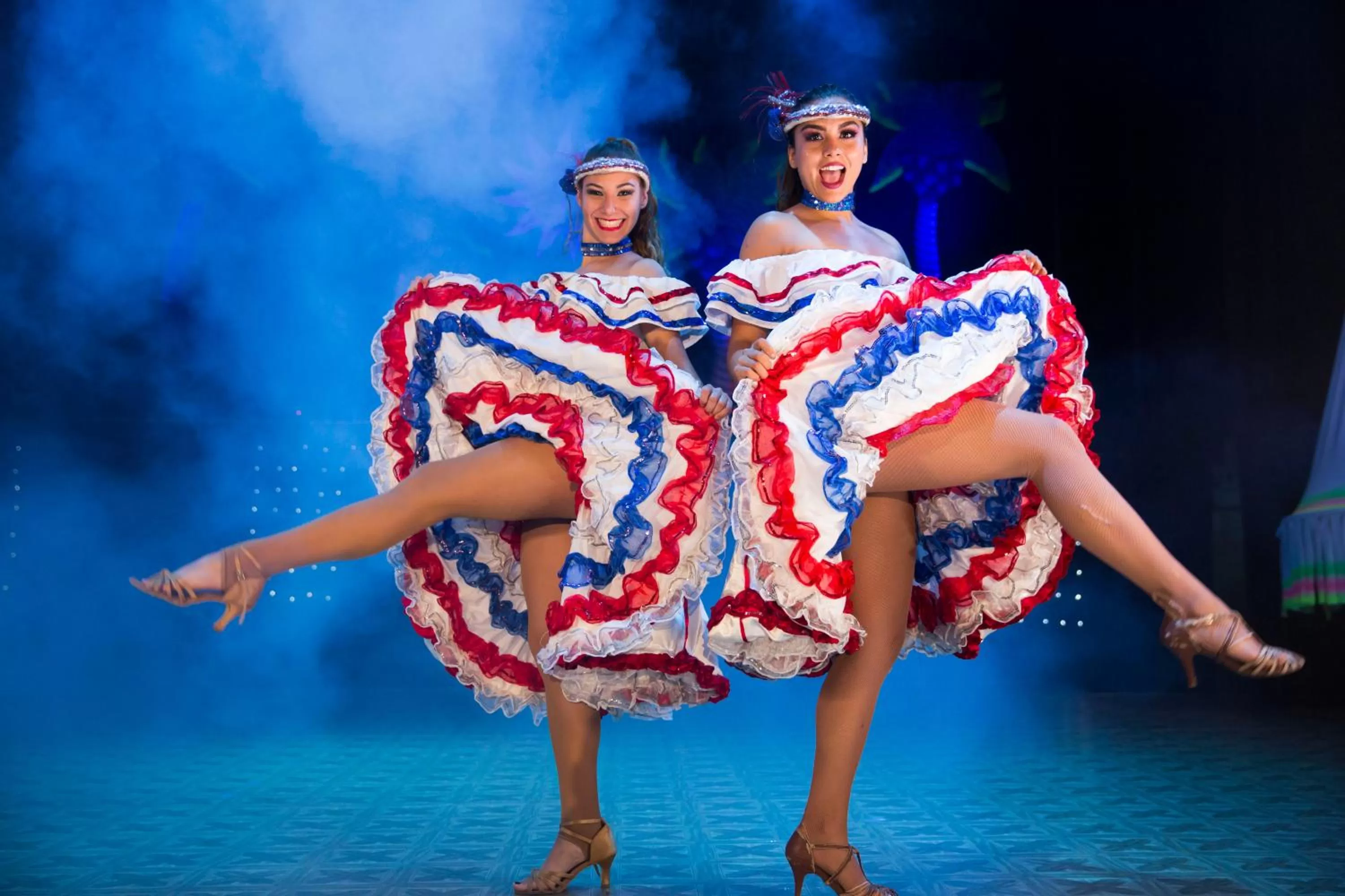 Evening entertainment in Vamar Vallarta All Inclusive Marina & Beach Resort