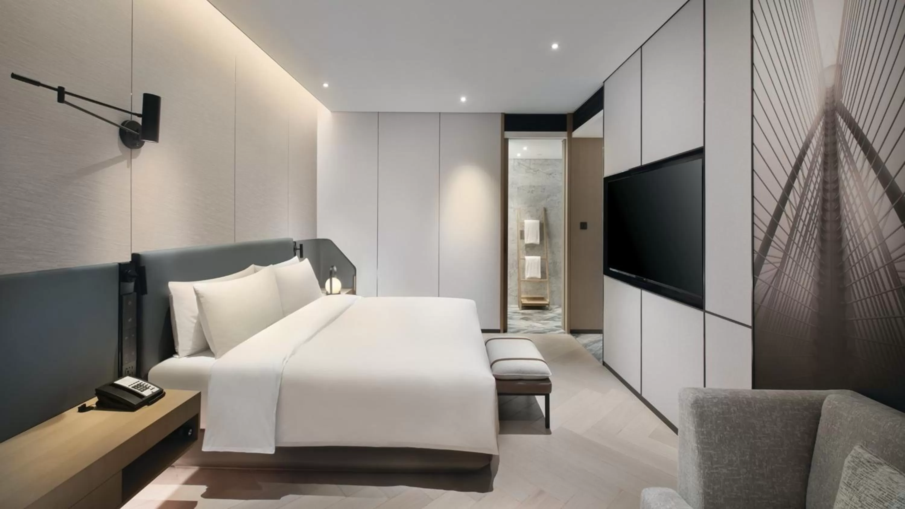 Photo of the whole room, Bed in Crowne Plaza Quanzhou Riverview by IHG