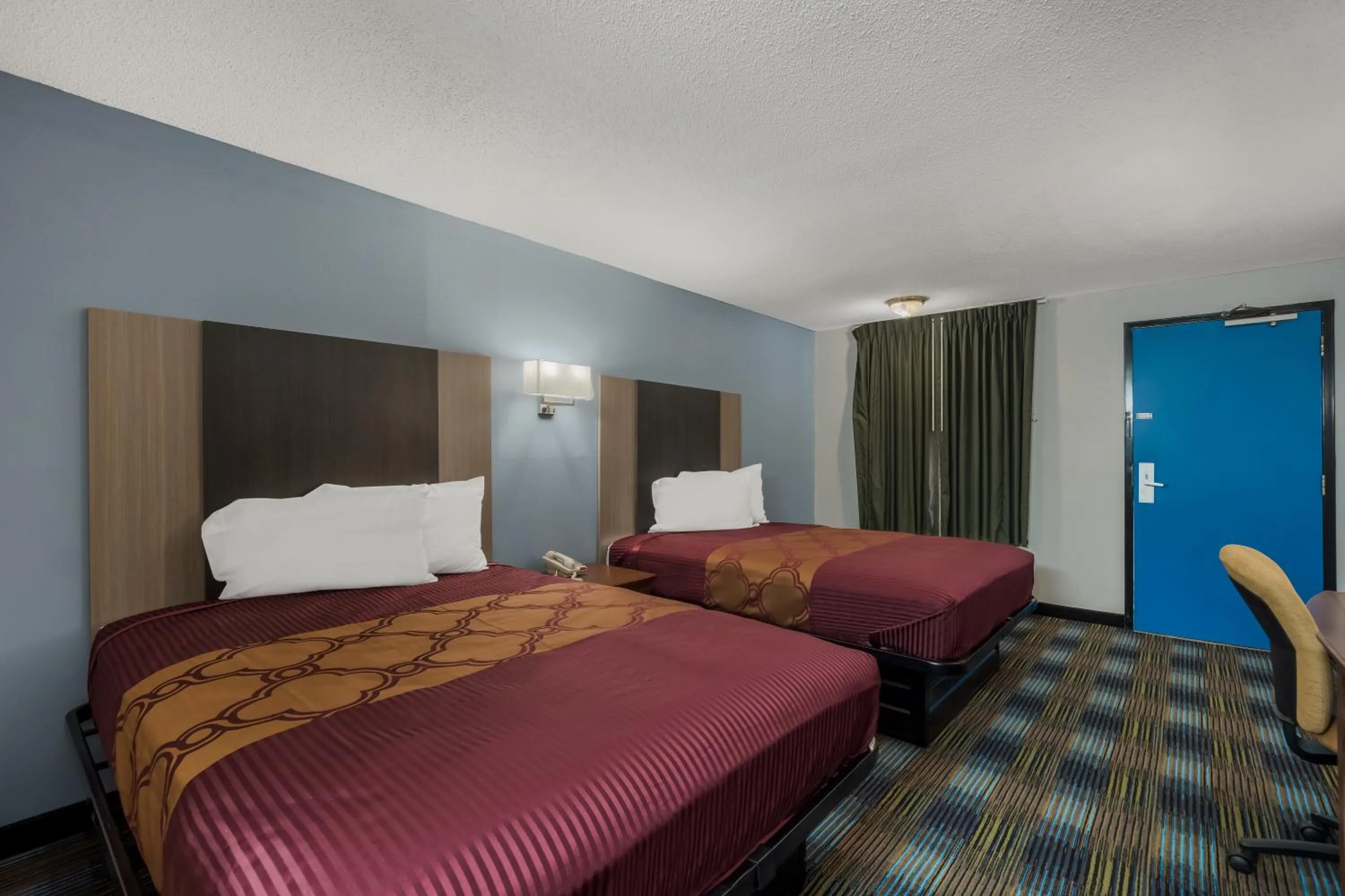 Bed in Rodeway Inn Augusta West - Fort Gordon