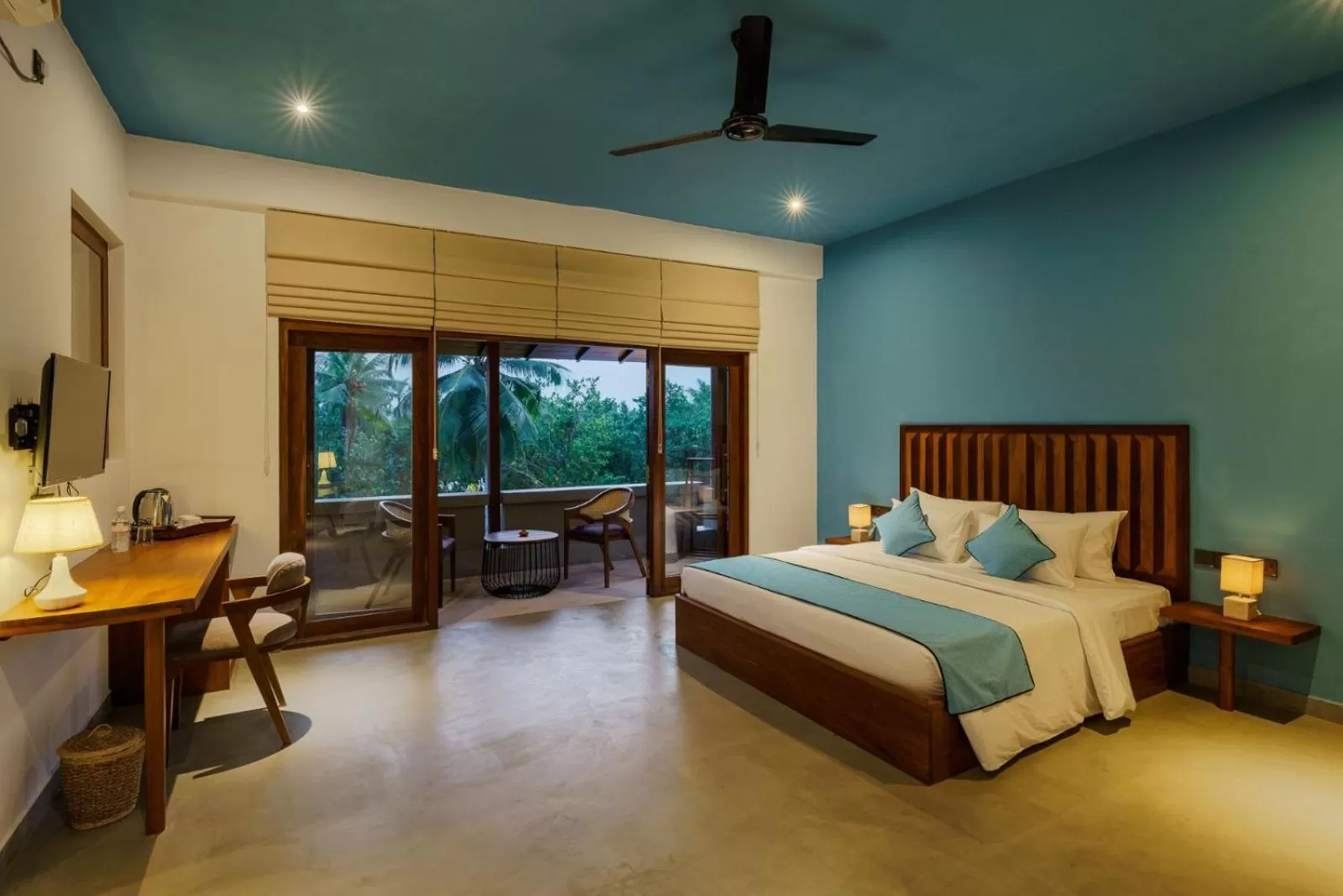 Bedroom, Bed in Kiss Blossom