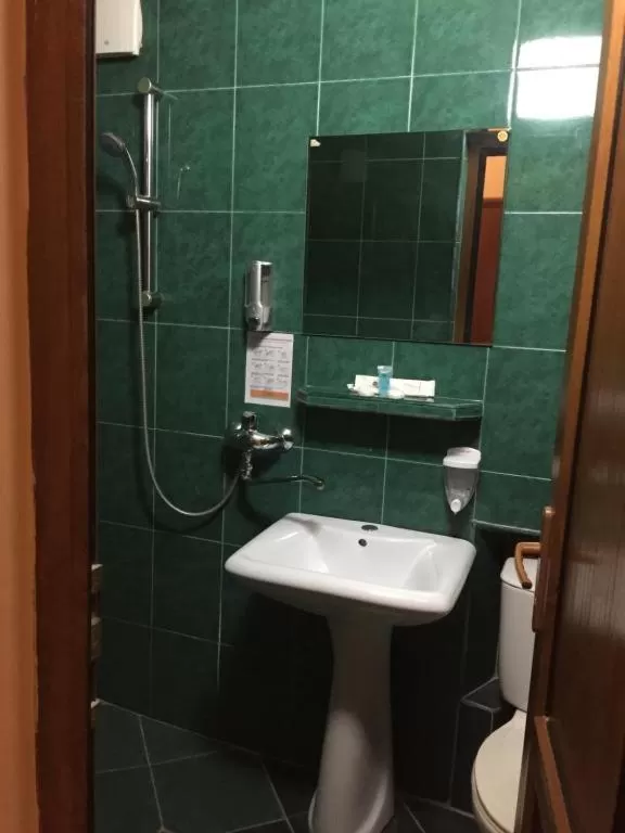 Shower in Piano Hotel