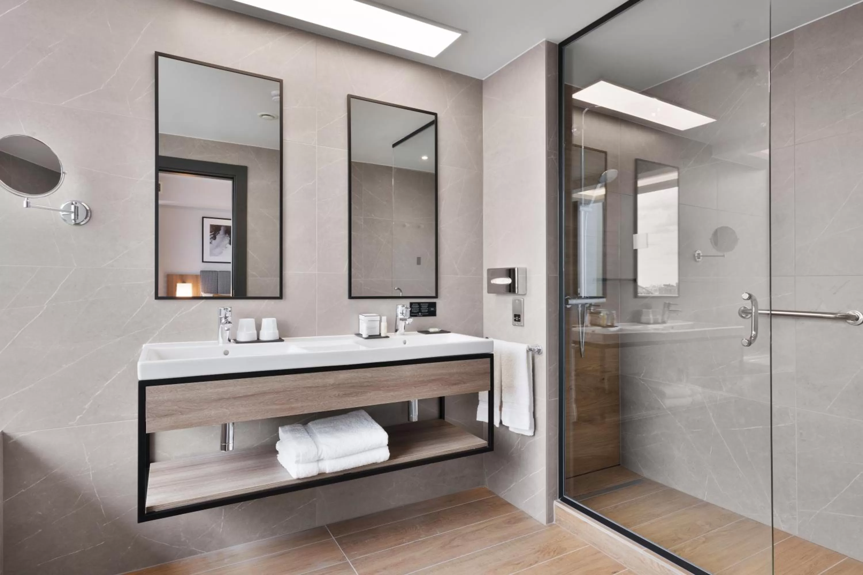 Bathroom in Riu Plaza London Victoria