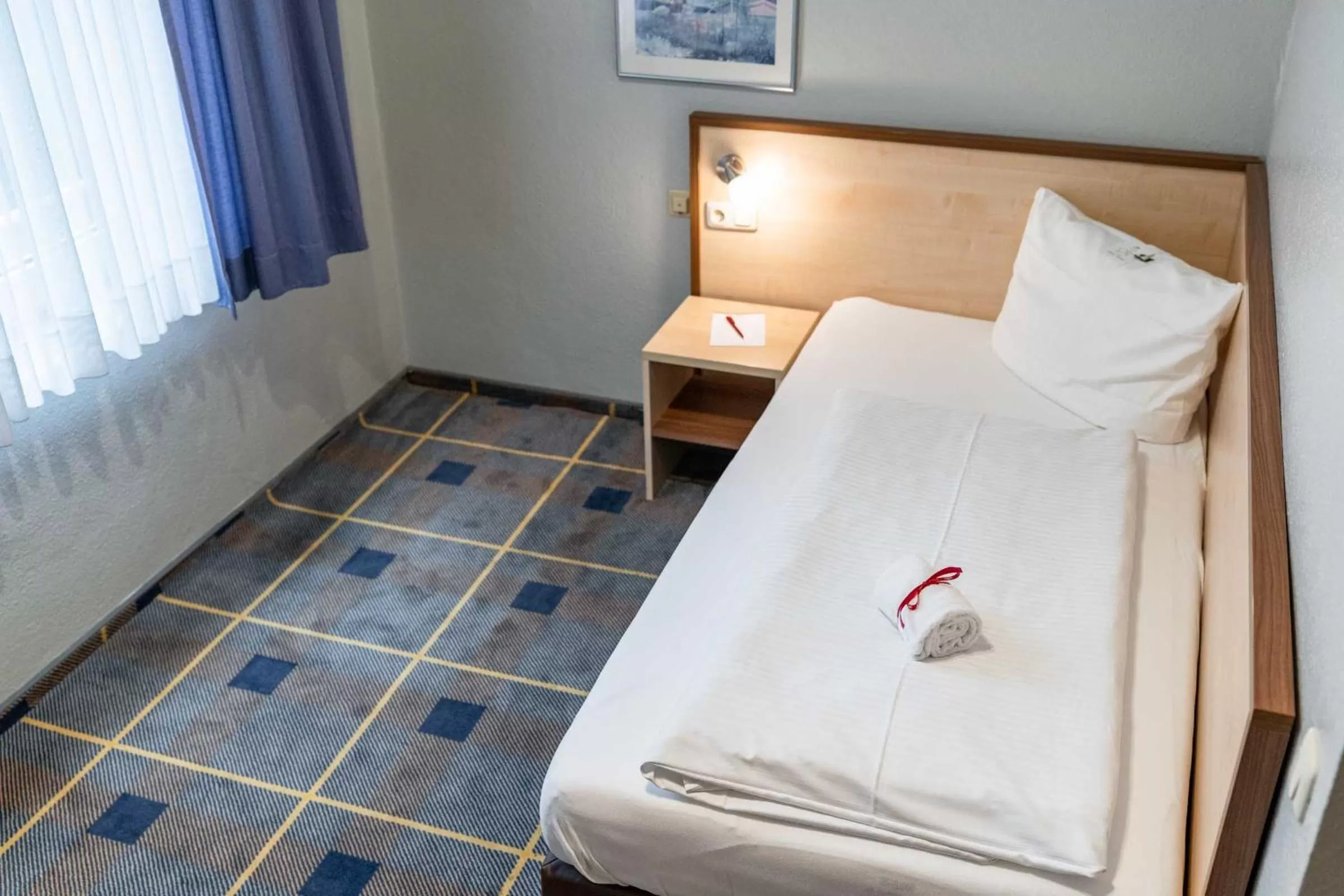 Photo of the whole room, Bed in Astoria Easy Hotel Essen