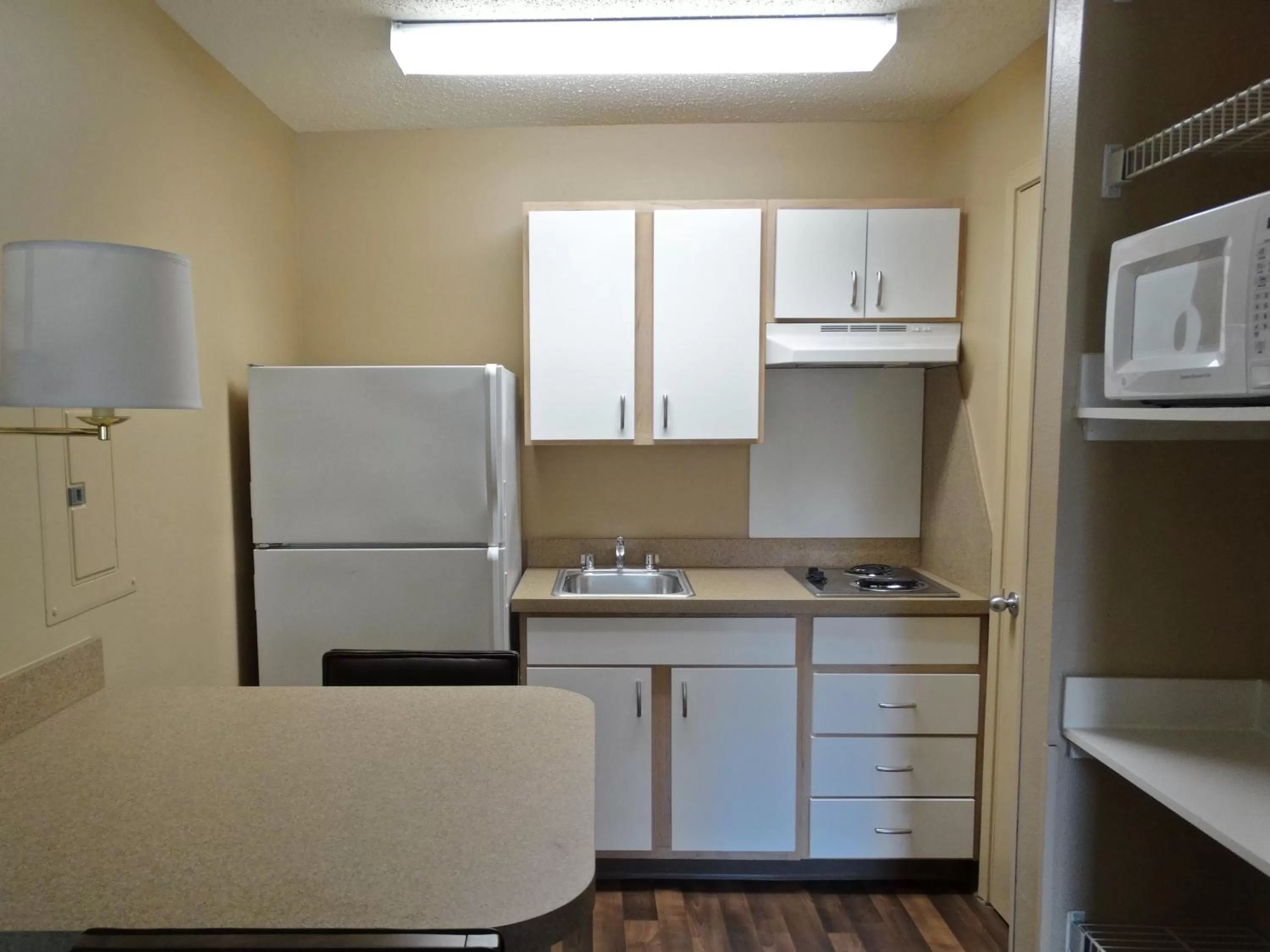 Kitchen or kitchenette in Extended Stay America Select Suites - Denver - Aurora South