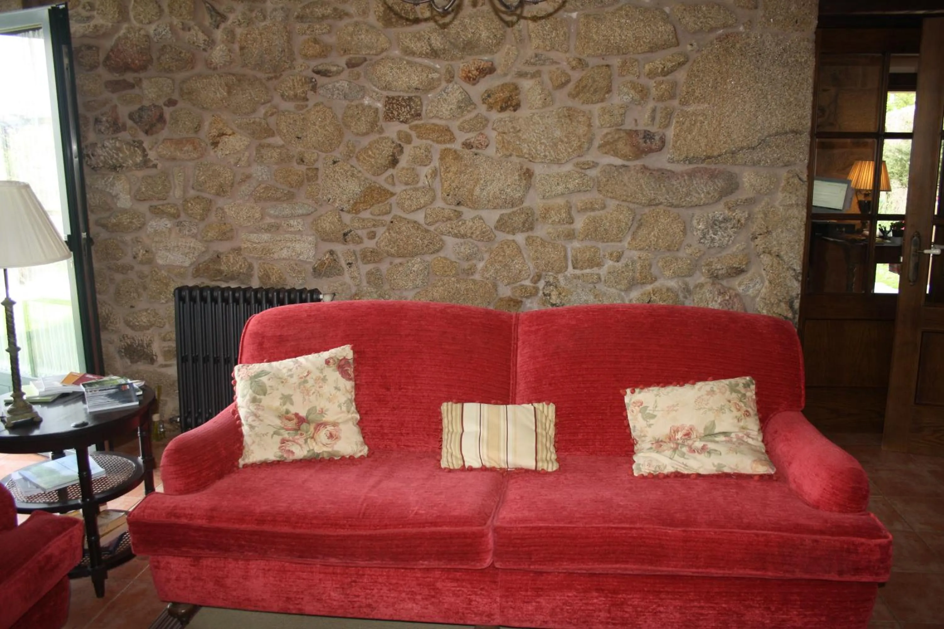 Communal lounge/ TV room in A Casa da Meixida