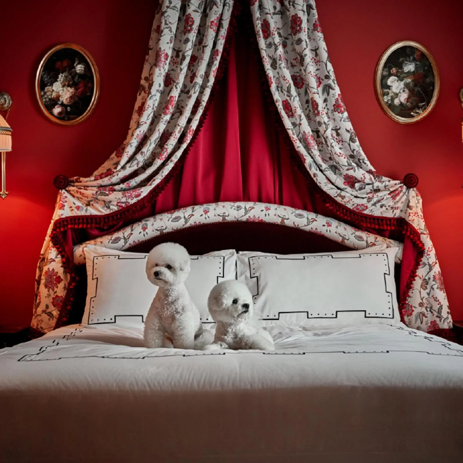 Bed in L'Escape Hotel