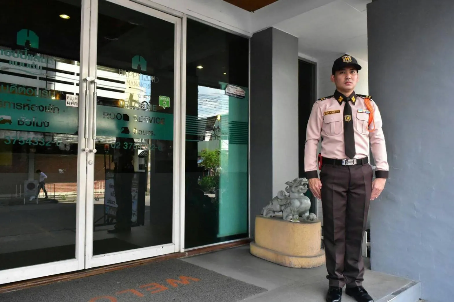 Facade/entrance in Happyland Mansion