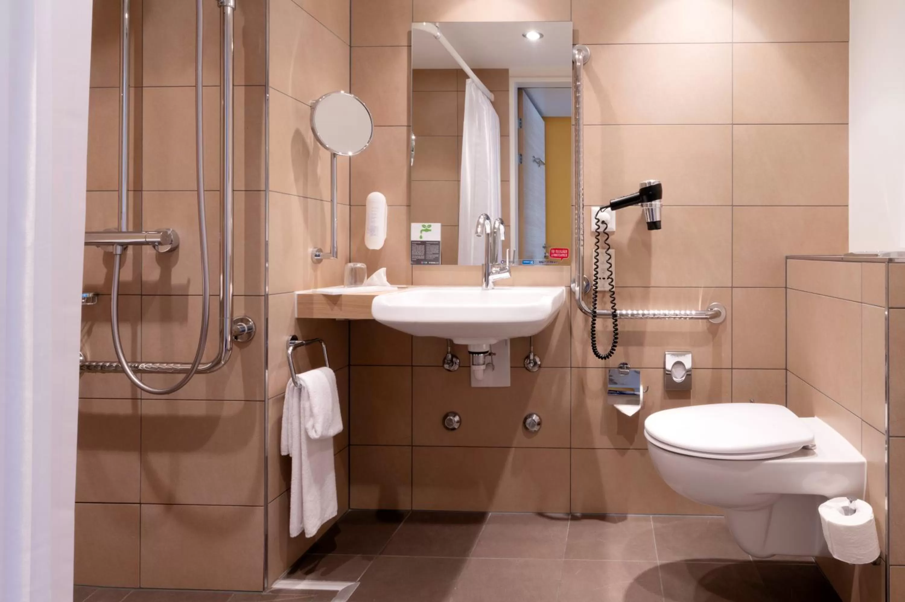 Bathroom in H+ Hotel Zürich