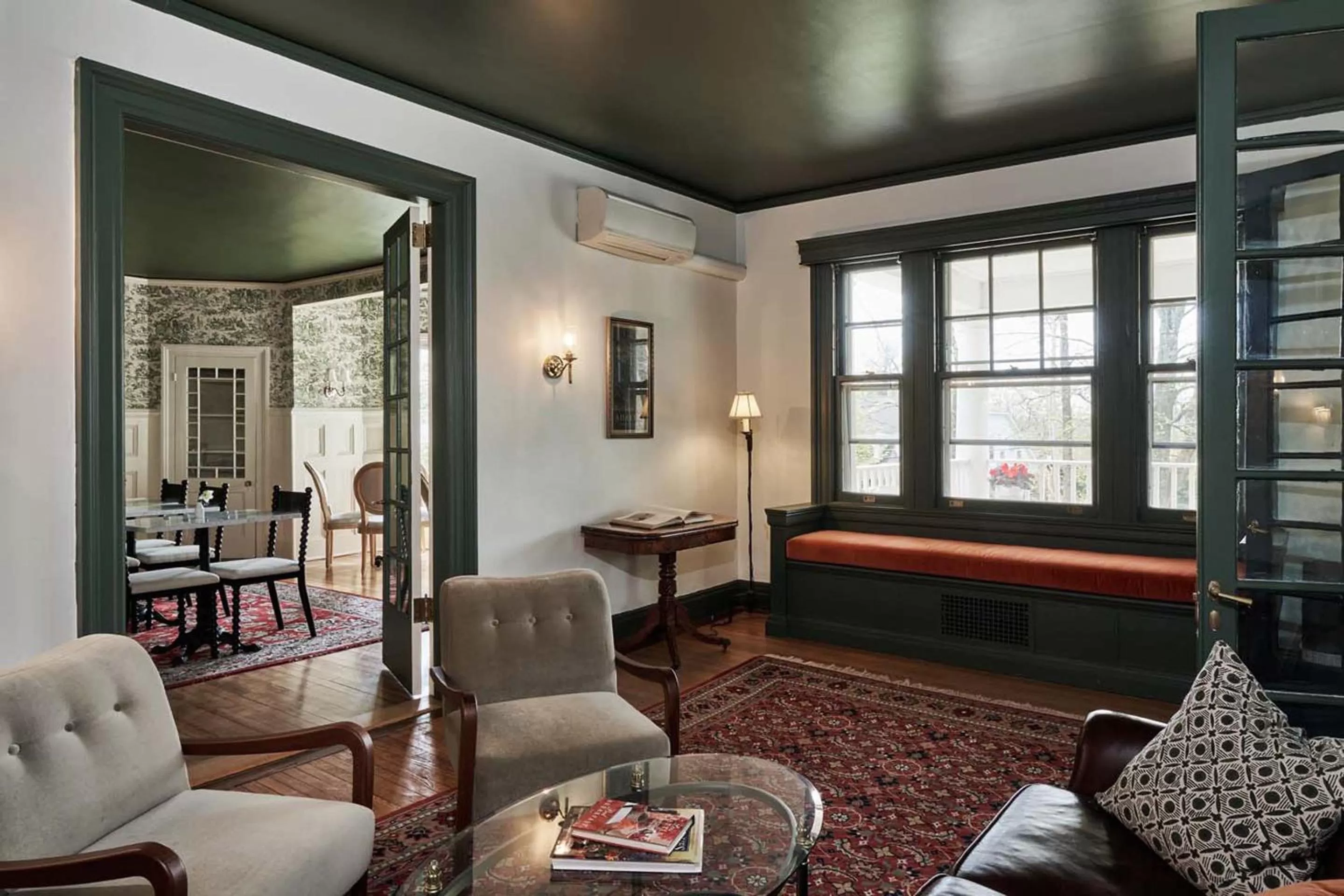 Lounge or bar in The Dewey by The Lenox Collection